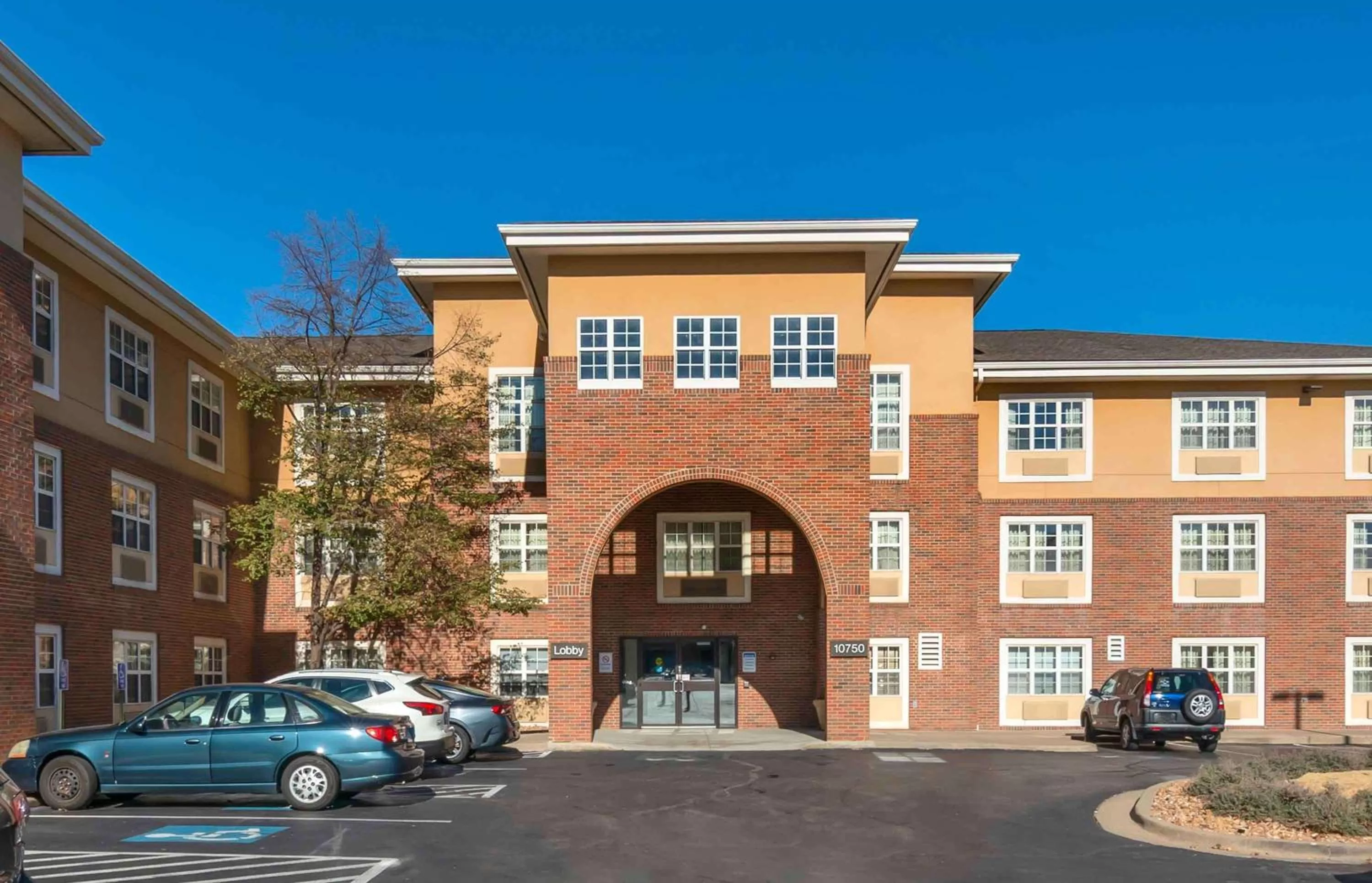 Property building in Extended Stay America Suites - Kansas City - Overland Park - Quivira Rd