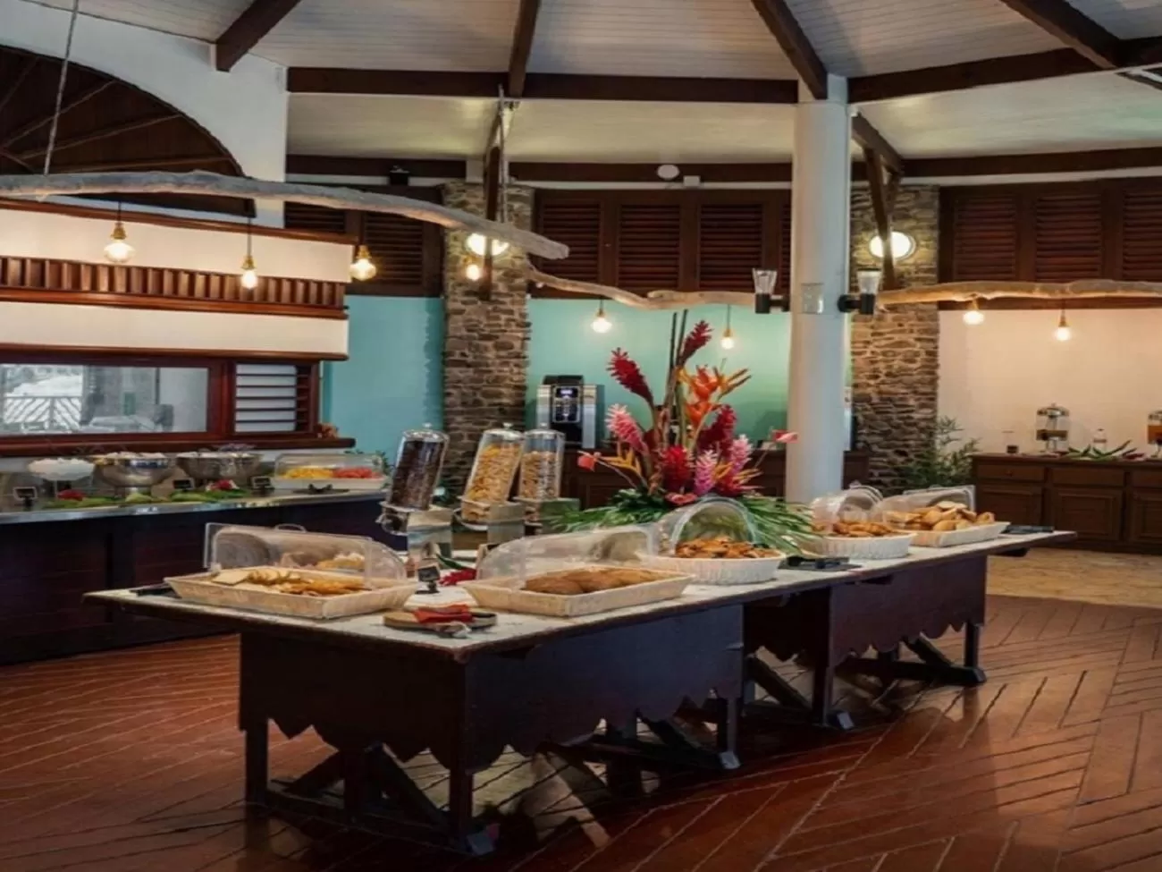 Restaurant/places to eat in Le Studio les Tropiques au Village MANGANAO