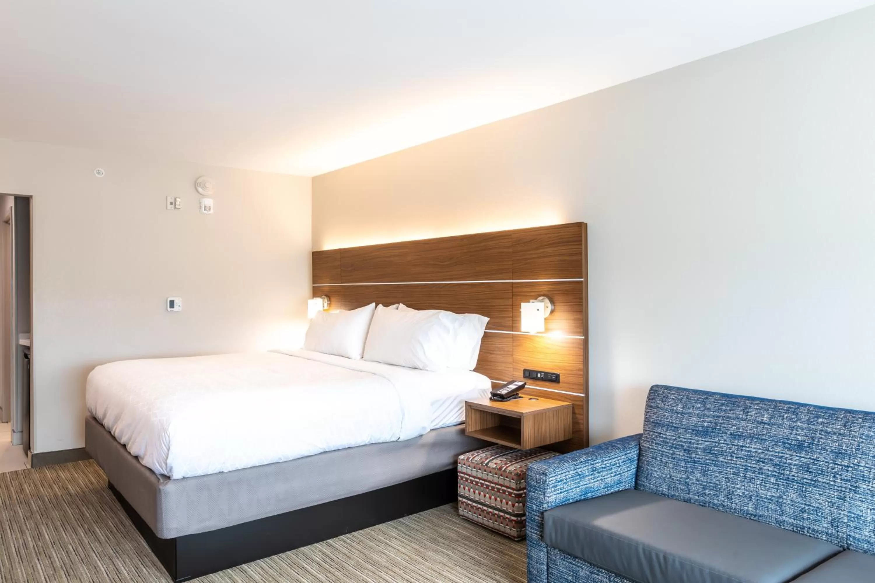 Photo of the whole room, Bed in Holiday Inn Express & Suites Greenville S - Piedmont by IHG