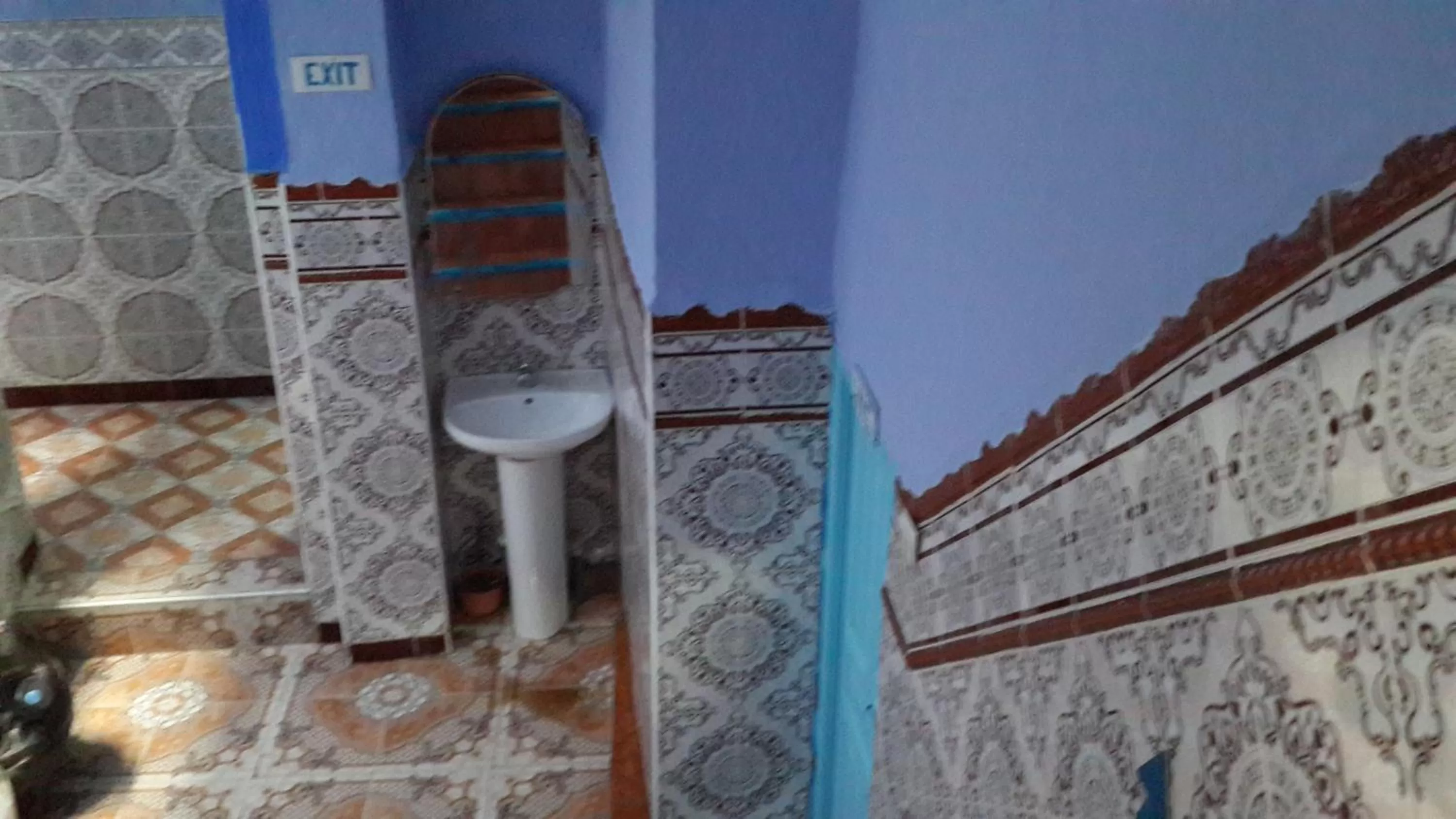 Balcony/Terrace, Bathroom in Hotel Souika