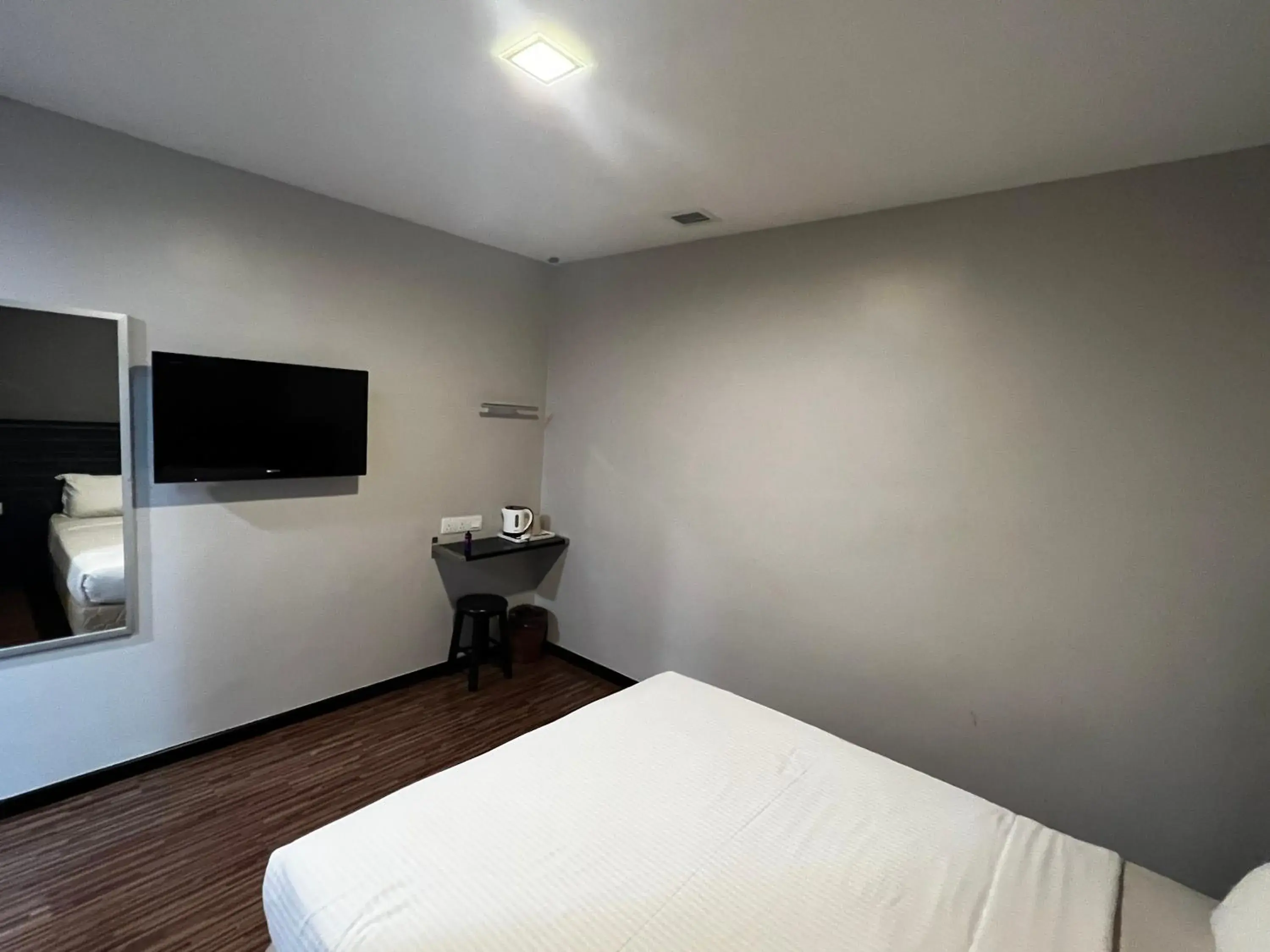 Queen Room with No Windows in Signature Hotel Queen Room with No Windows in Signature Hotel