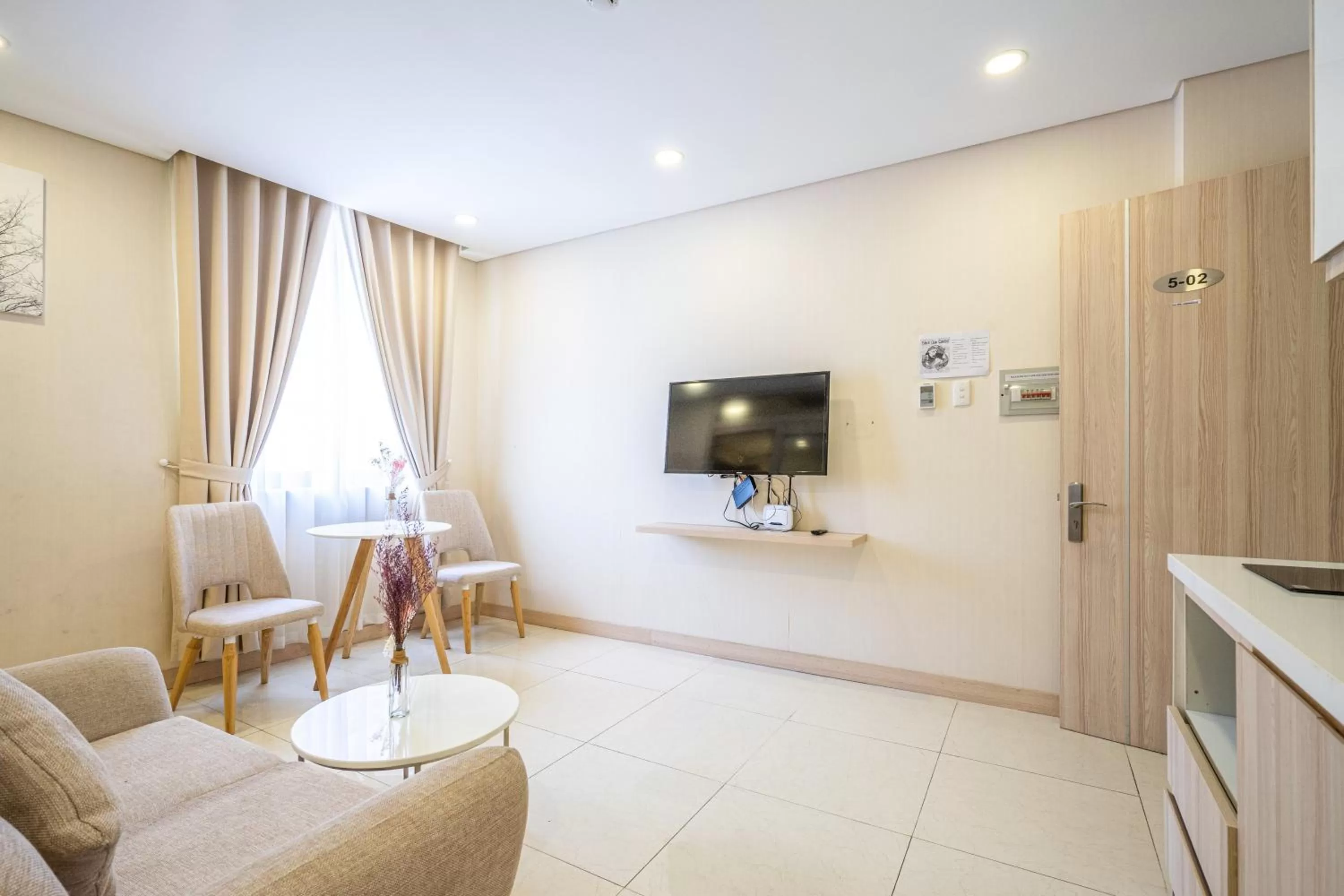 TV/Entertainment Center in Luxy Park Hotel & Apartments - Notre Dame