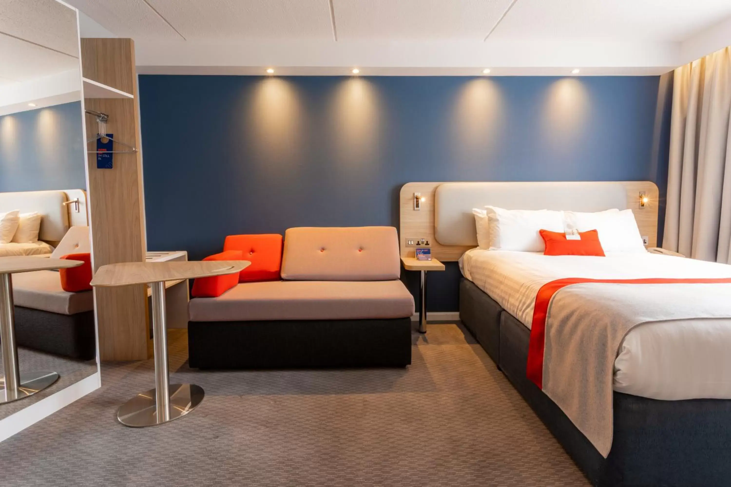 Standard Double Room with Sofa Bed and Free Hot Breakfast in Holiday Inn Express - Glasgow - City Ctr Theatreland by IHG Standard Double Room with Sofa Bed and Free Hot Breakfast in Holiday Inn Express - Glasgow - City Ctr Theatreland by IHG