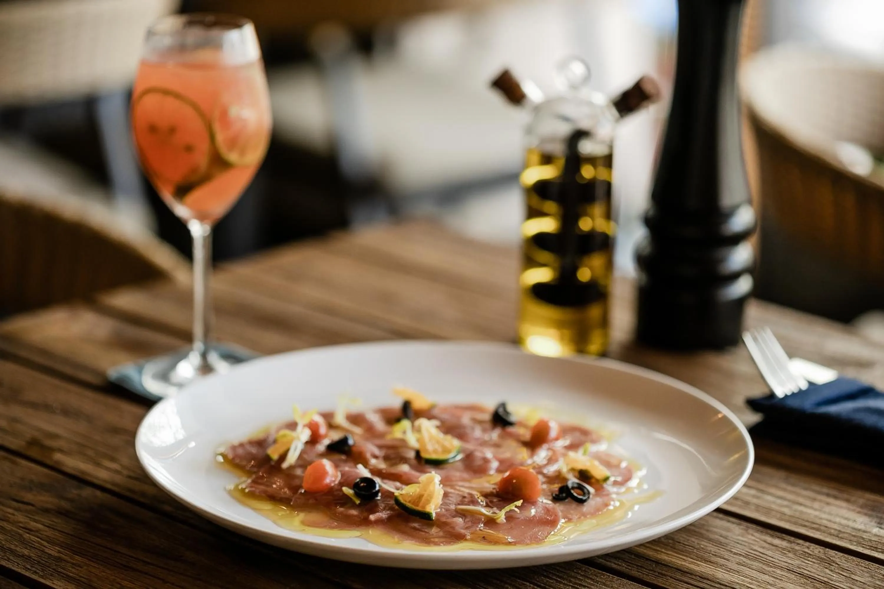 Restaurant/places to eat in Eco Tree O'tel