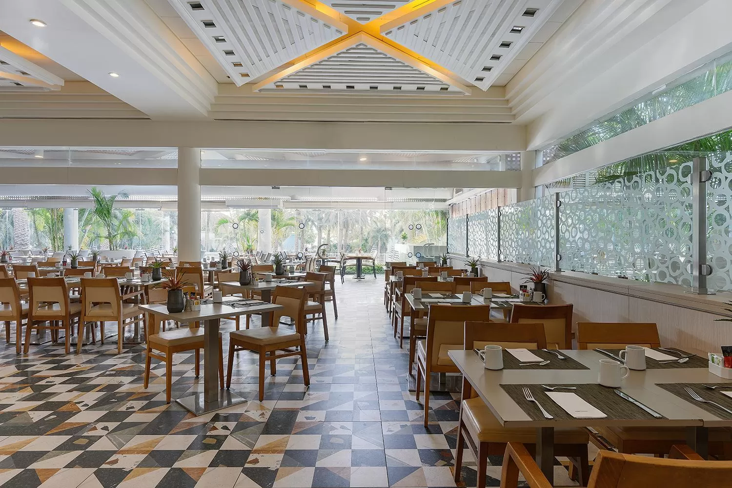 Restaurant/places to eat in Yam Suf by Isrotel Collection