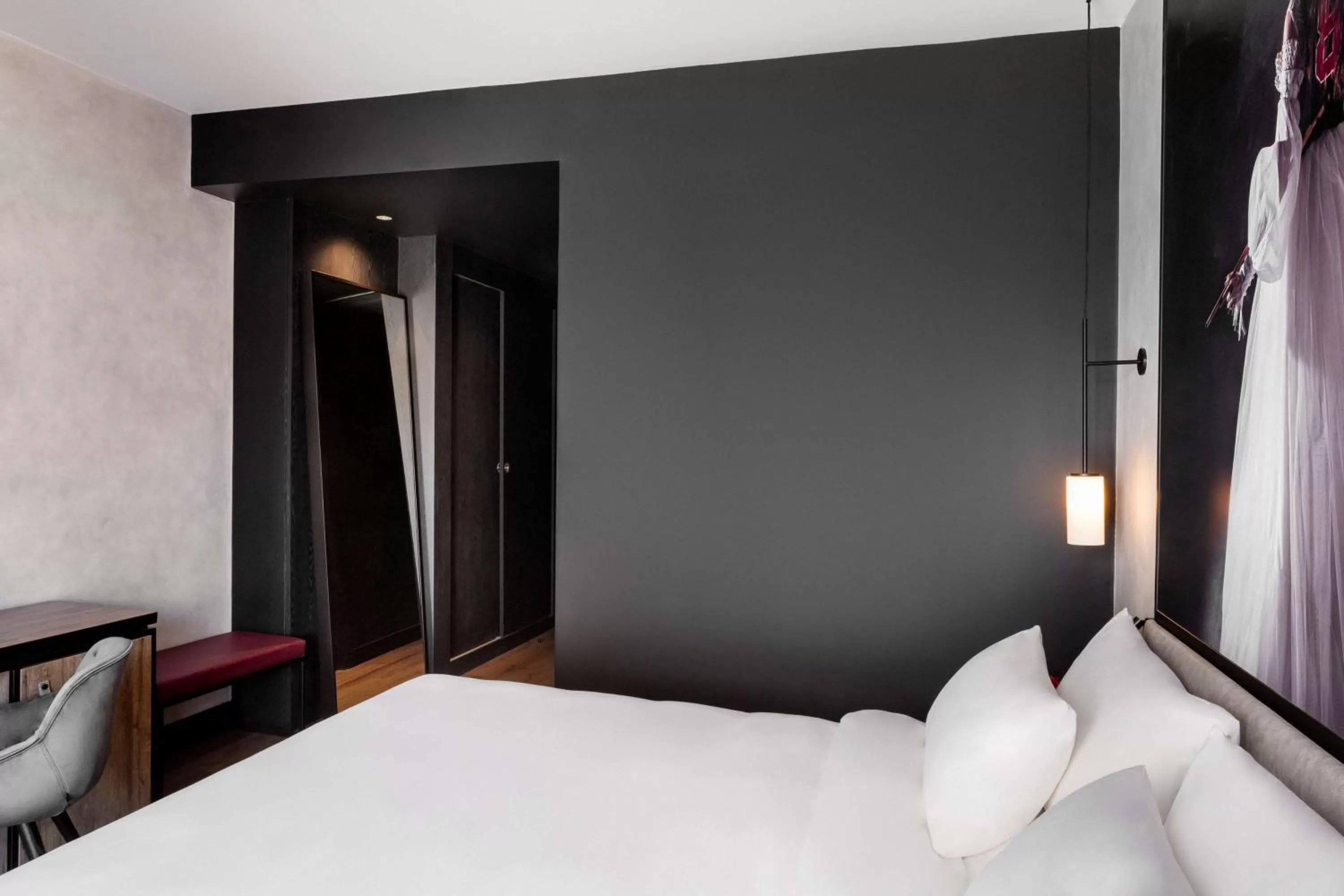 Bedroom, Bed in Radisson RED Madrid