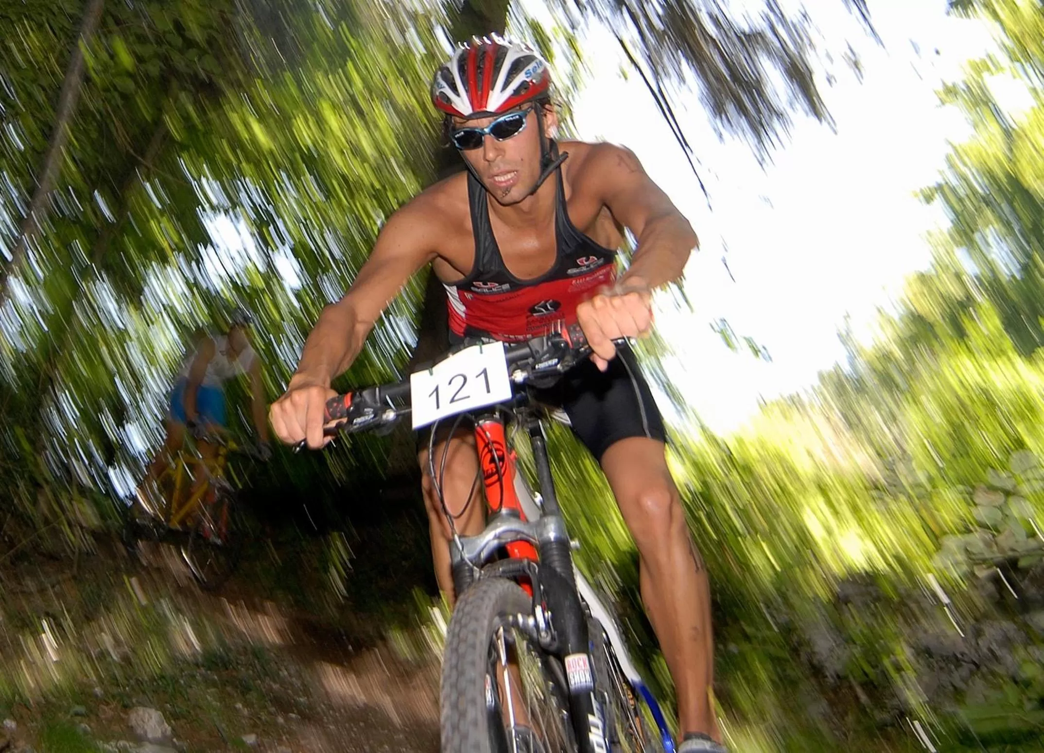 Cycling in HOODY ACTIVE & HAPPINESS HOTEL