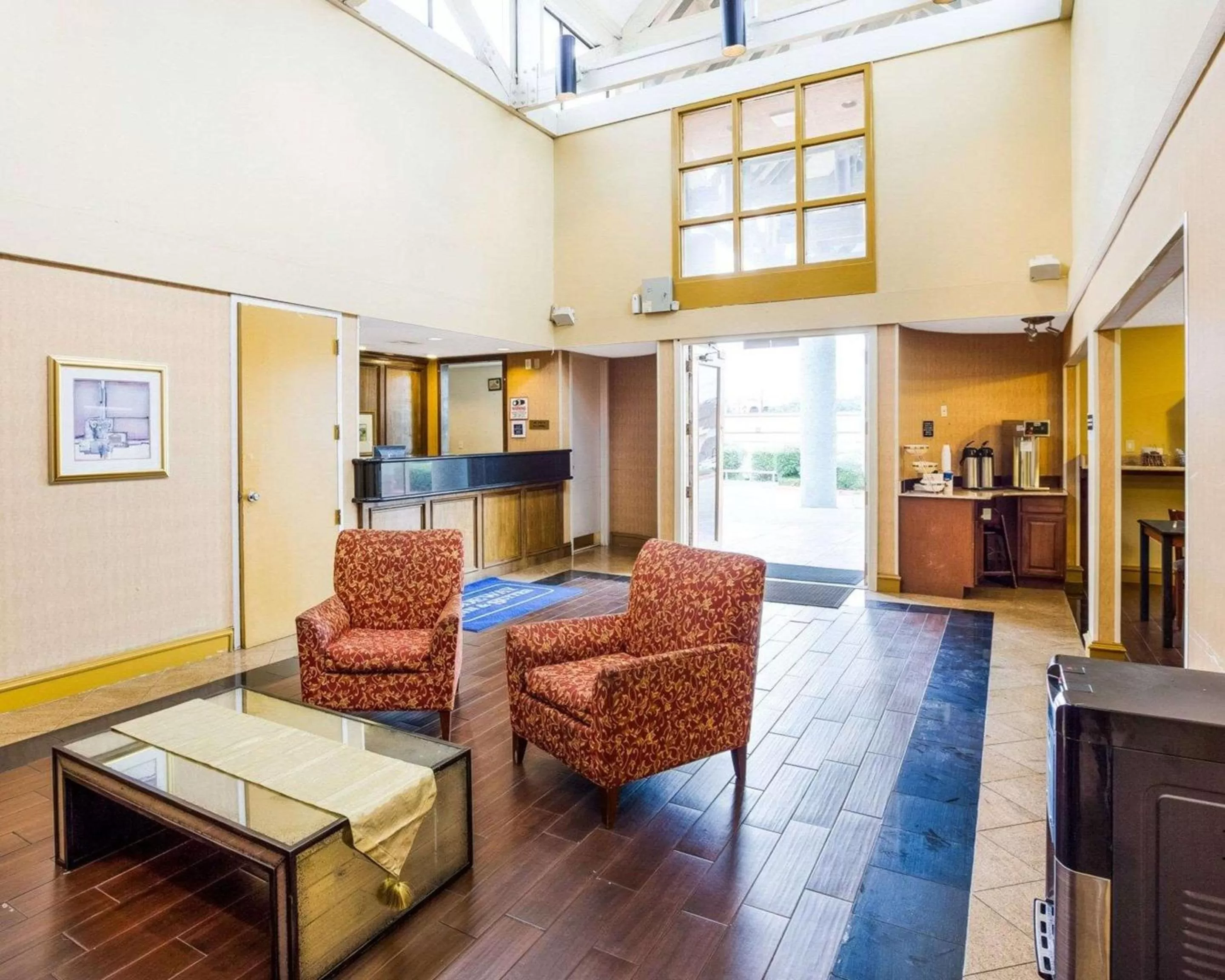 Lobby or reception in Rodeway Inn & Suites South of Fiesta Park