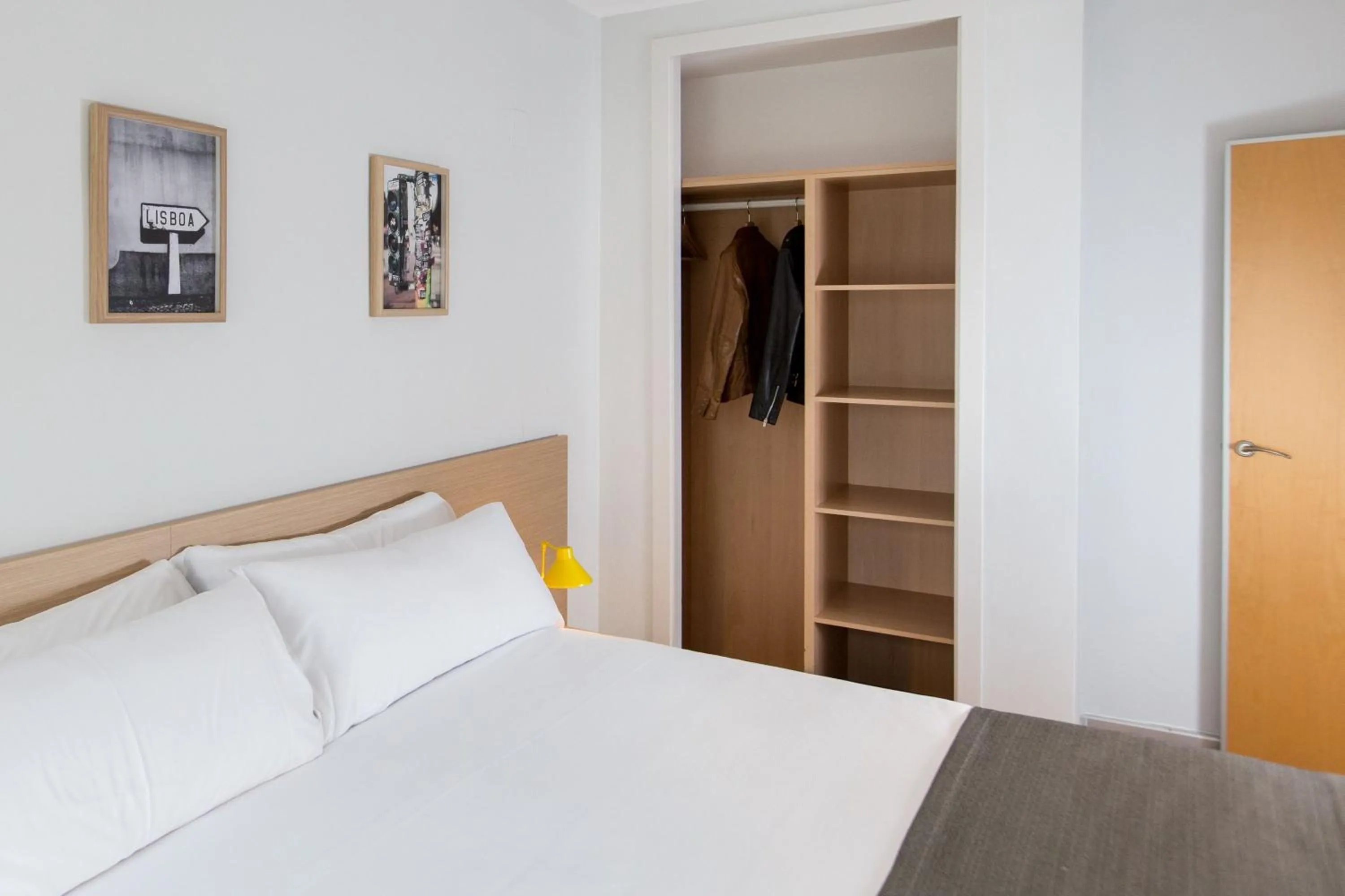 Photo of the whole room, Bed in Valenciaflats Ciudad de las Ciencias