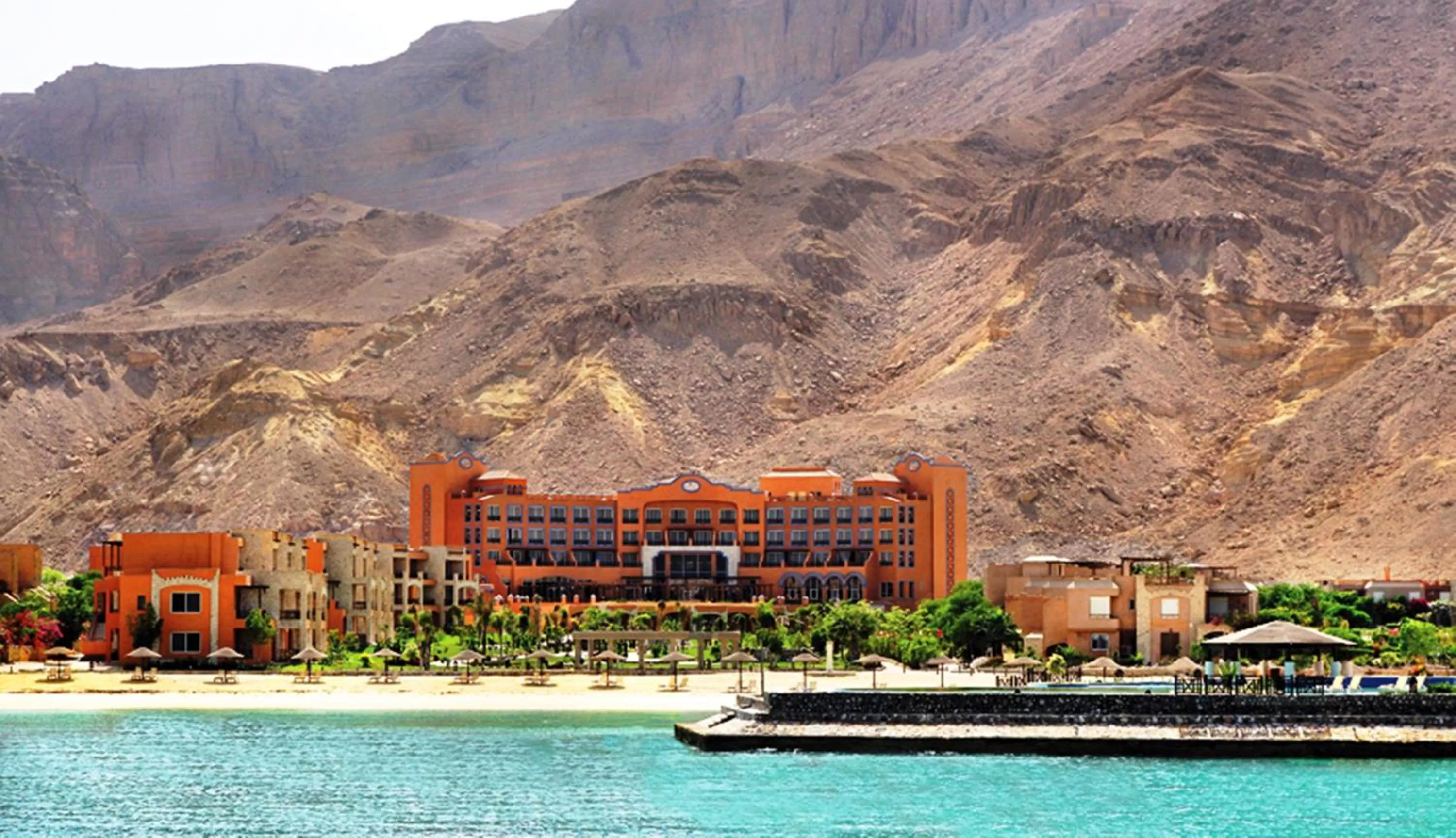 Facade/entrance in Mövenpick Resort El Sokhna