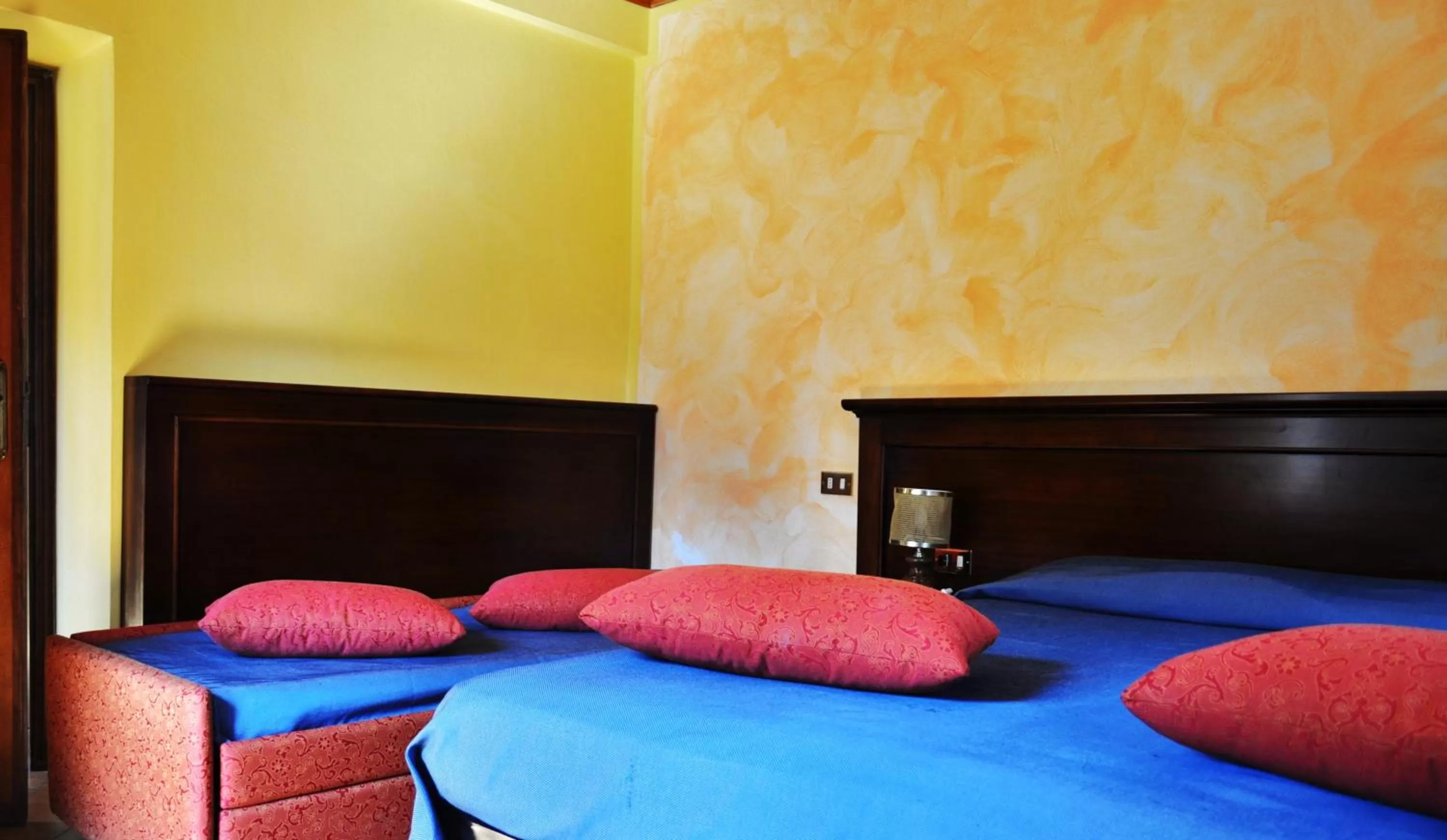 Bed in Albergo Miramonti