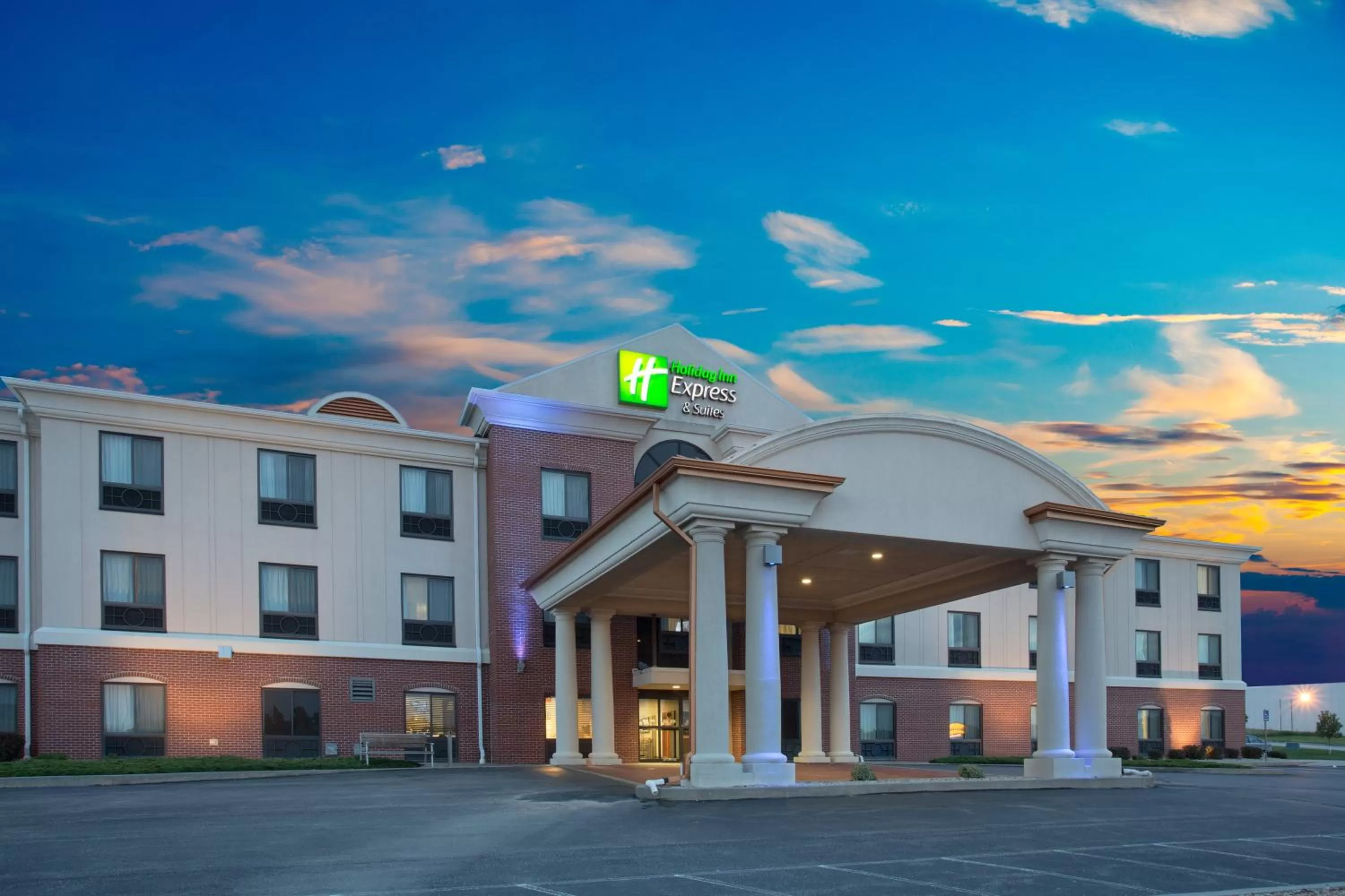 Property building in Holiday Inn Express Hotel & Suites Concordia US 81 by IHG