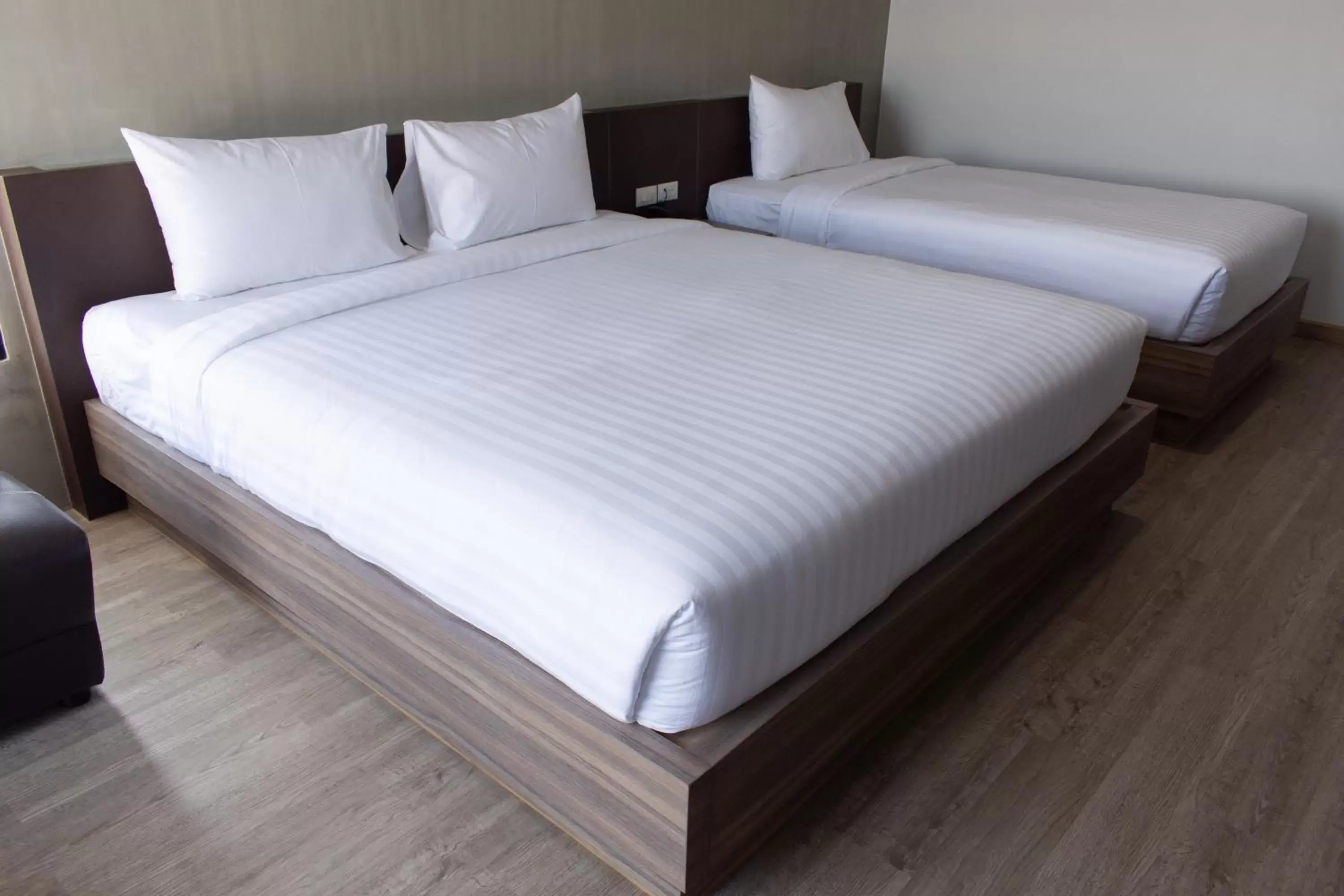 Superior Triple Room in โรงแรมดับเบิ้ลดี ปากเกร็ด Double D hotel Superior Triple Room in โรงแรมดับเบิ้ลดี ปากเกร็ด Double D hotel