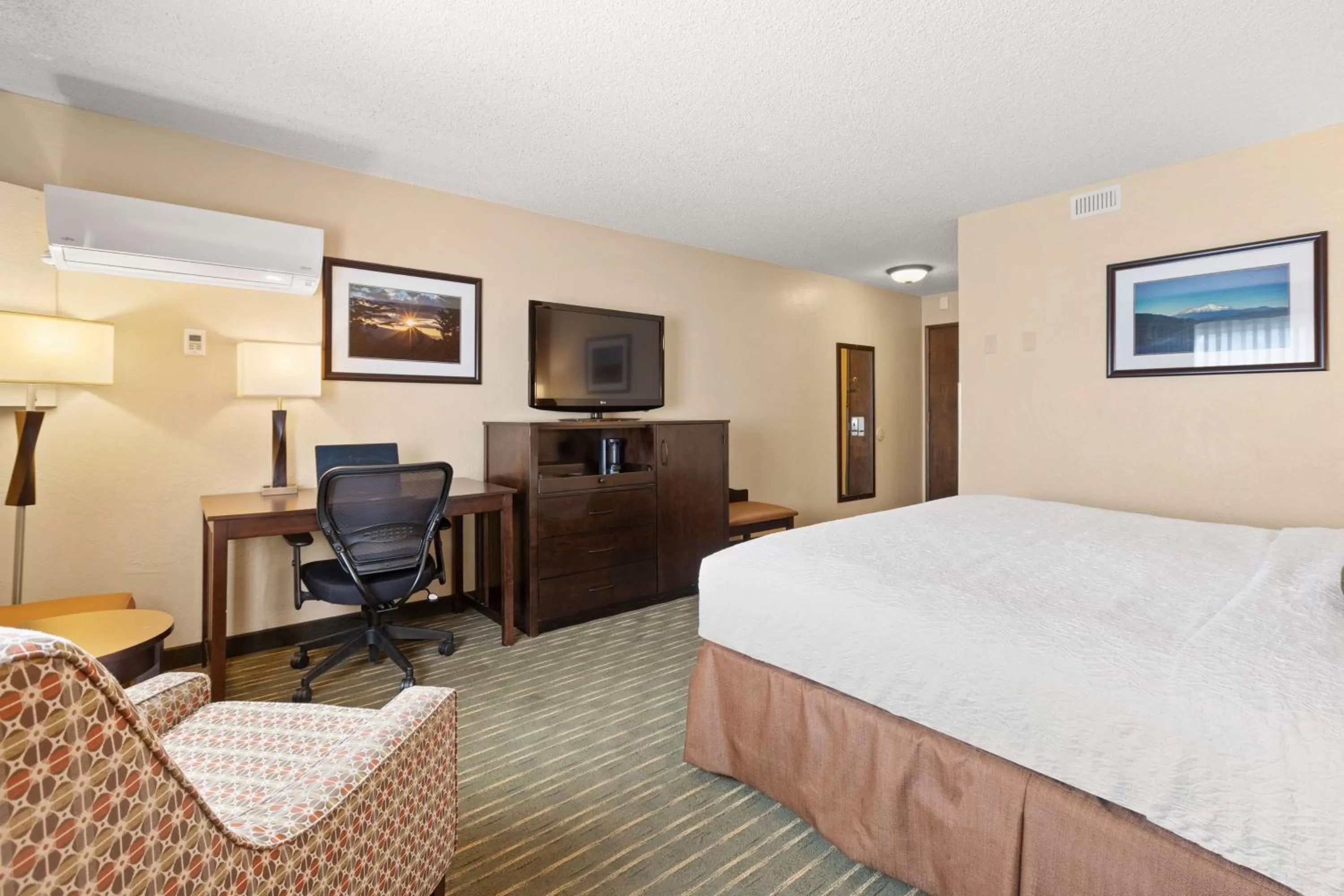 Bedroom, Bed in Best Western Plus Tree House