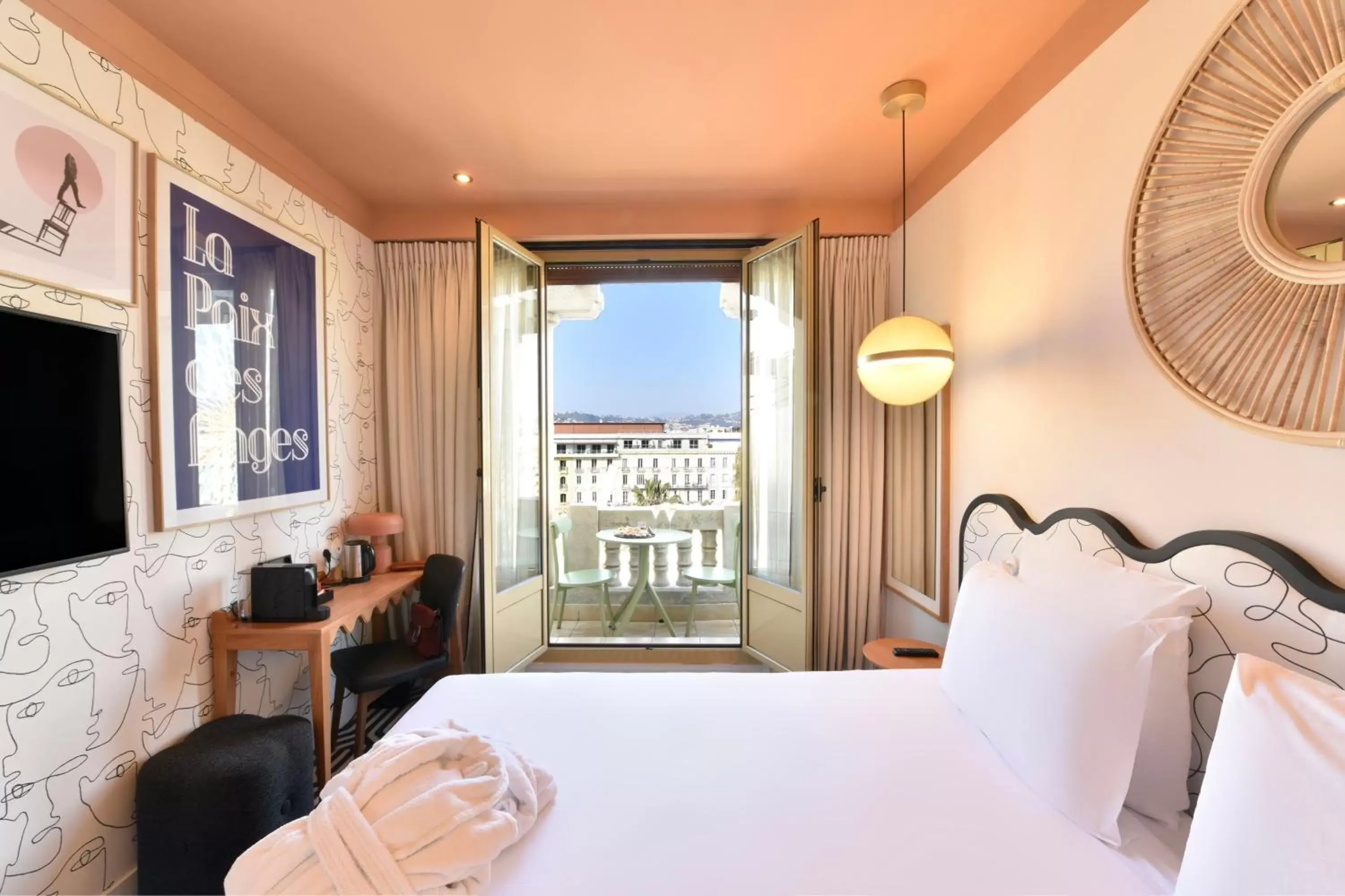 Deluxe Double or Twin Room with Garden View with Balcony in Albert 1er Deluxe Double or Twin Room with Garden View with Balcony in Albert 1er