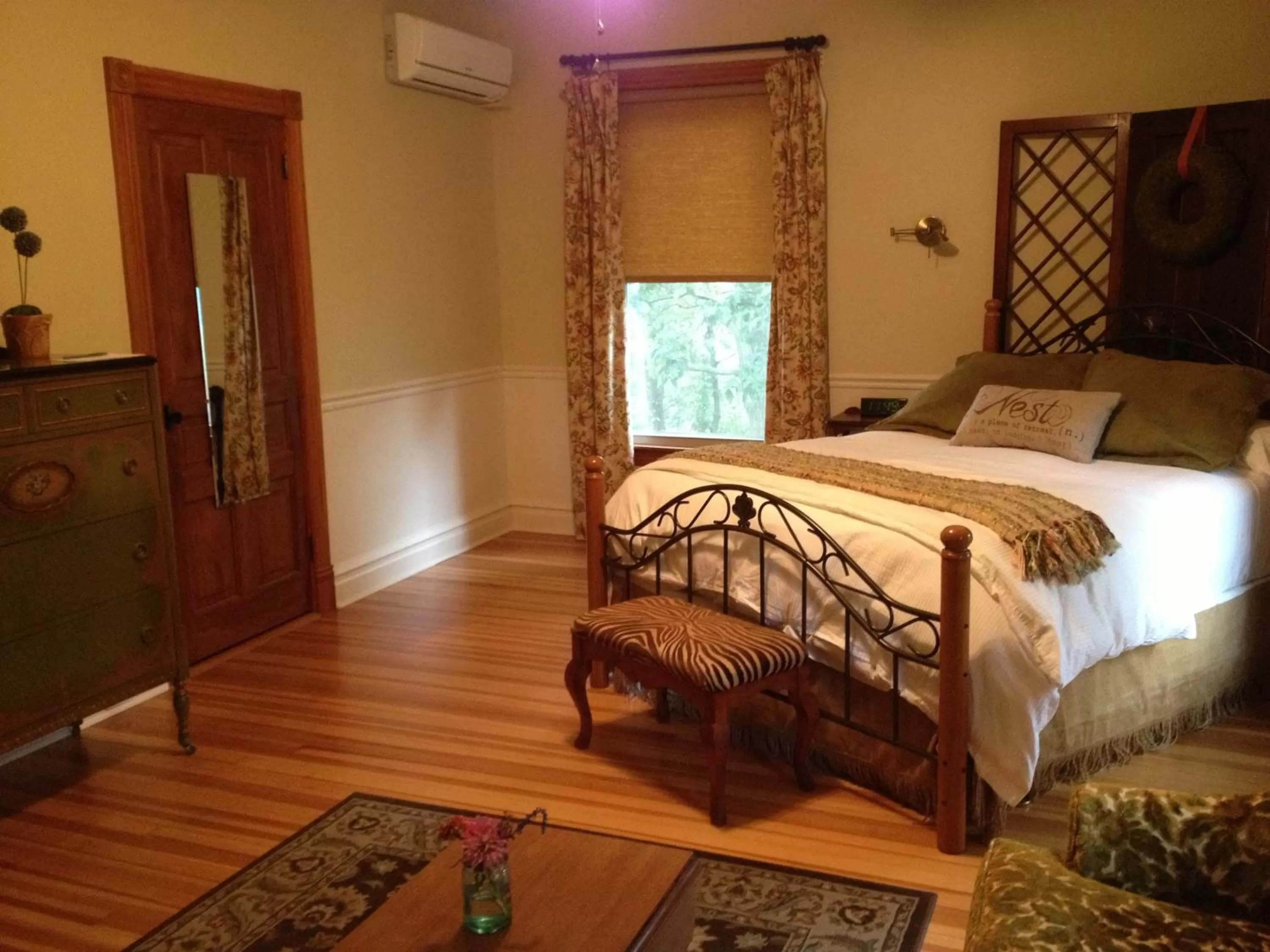 Bed in The Inn at Ragged Edge