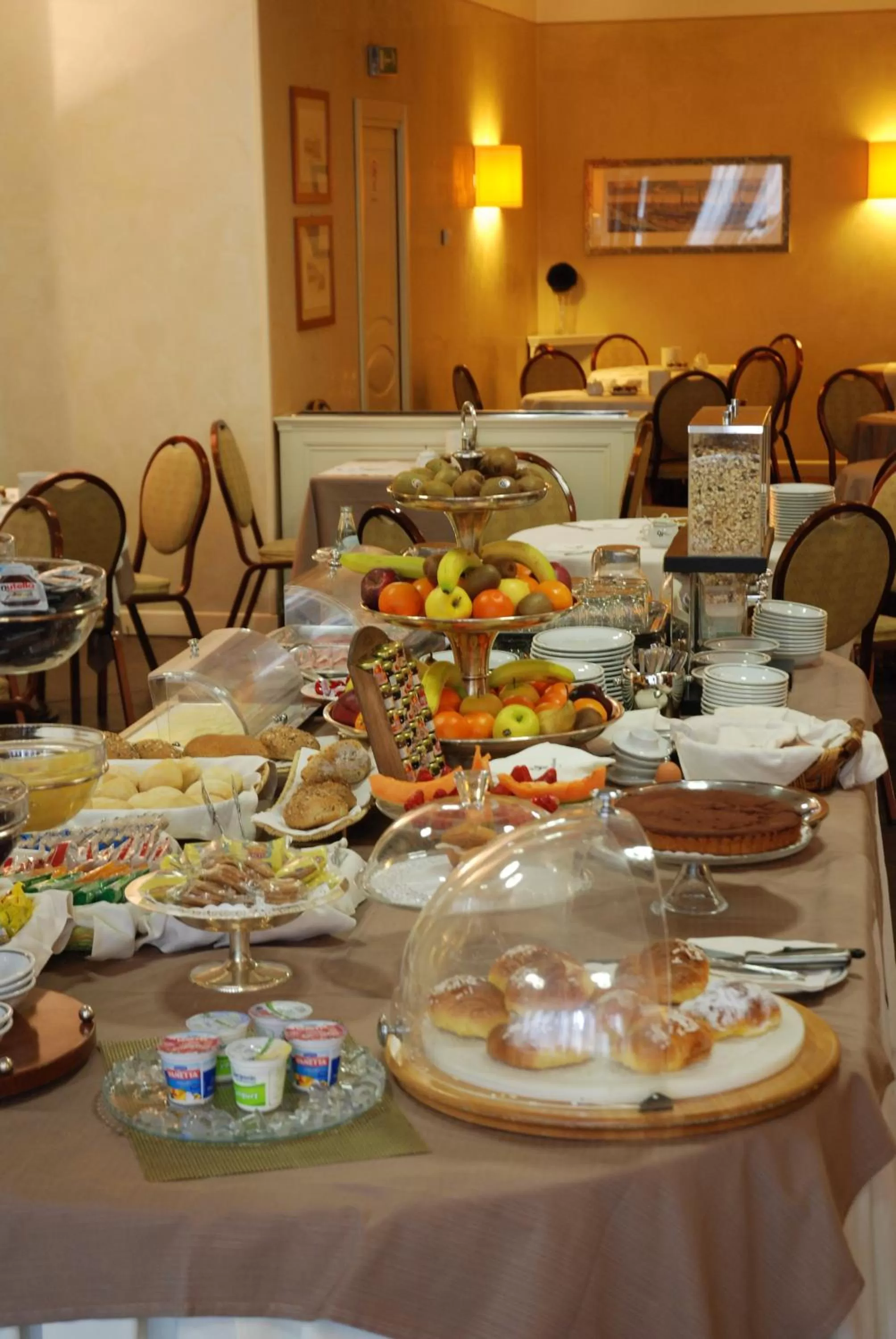 Restaurant/places to eat in Hotel Continental Brescia