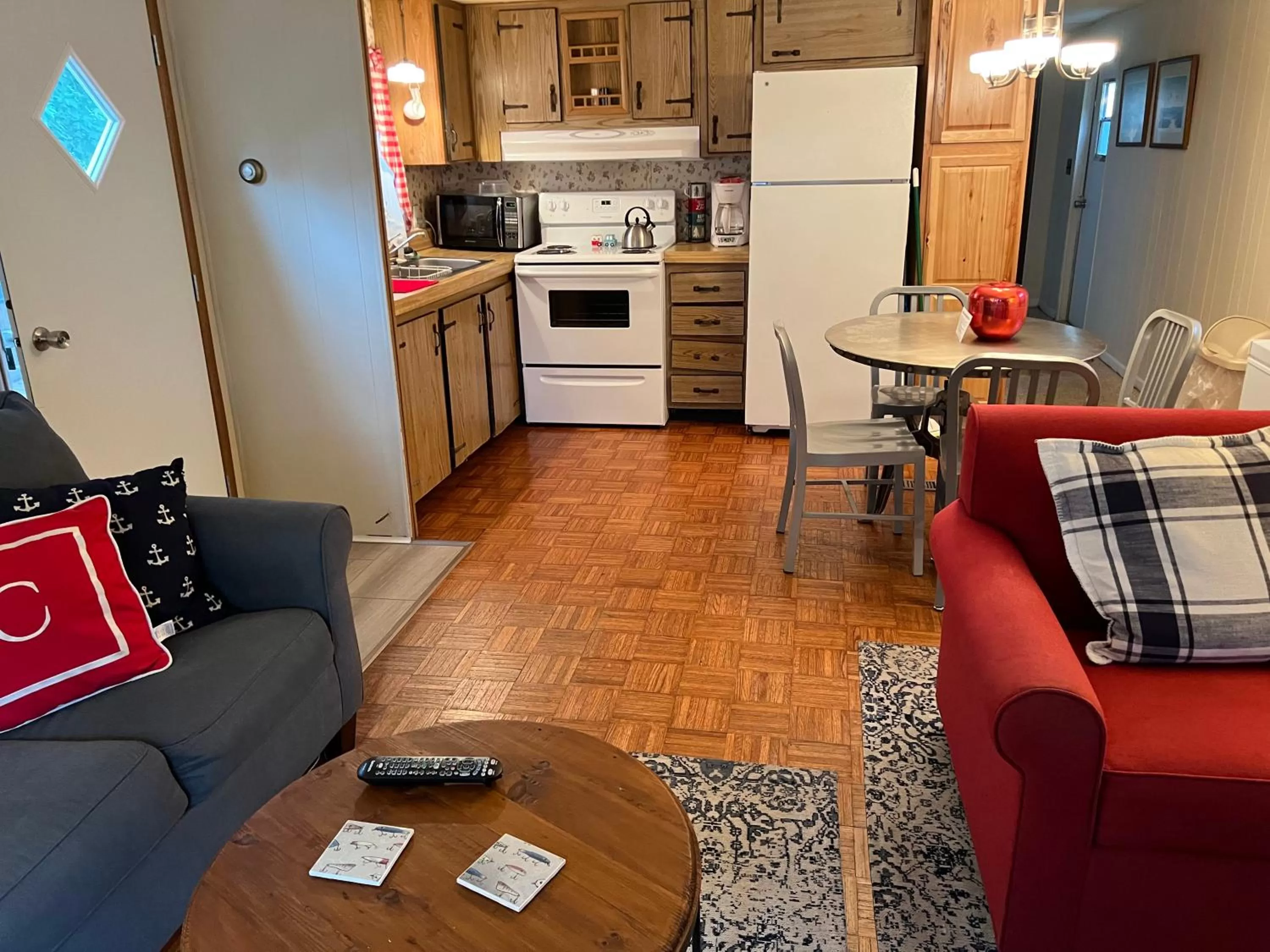 Kitchen or kitchenette in White Caps Motel and RV Park