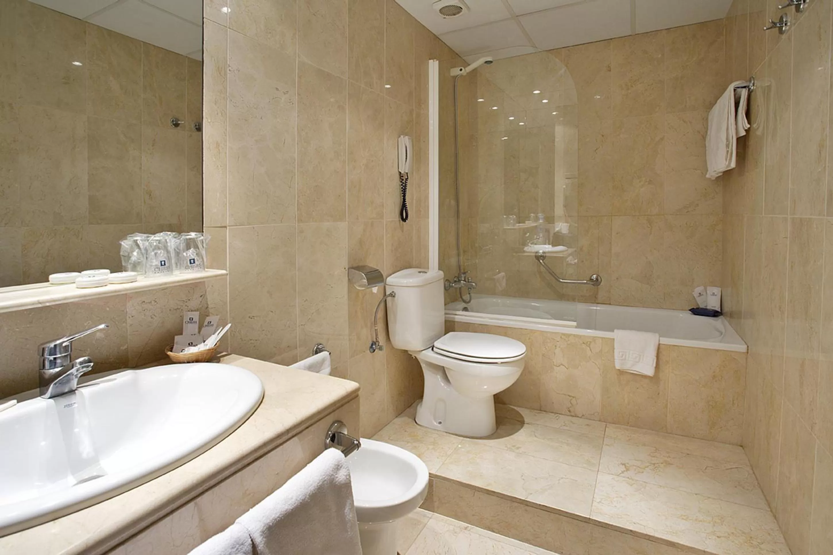 Bathroom in Atlantis by Atbcn