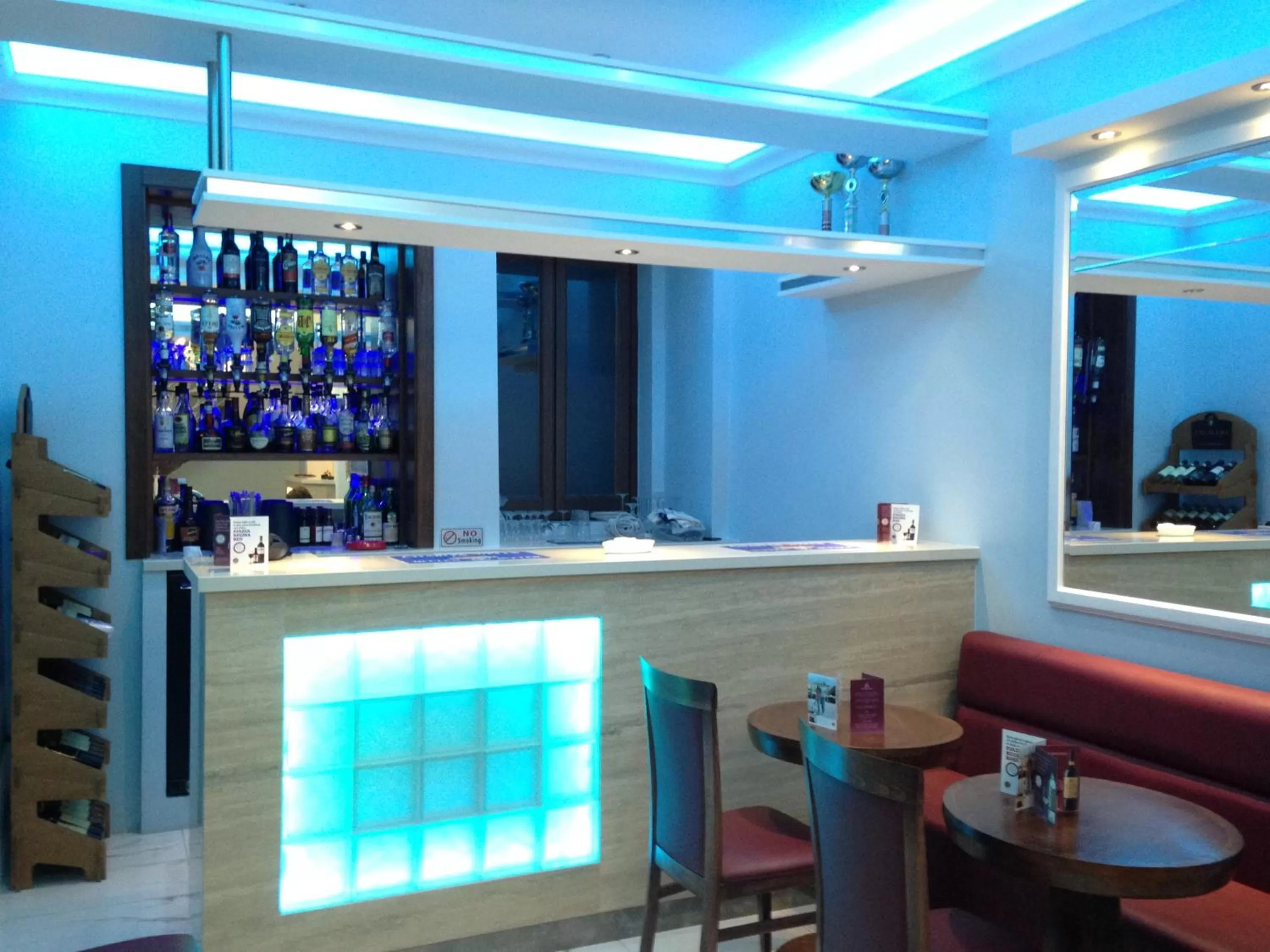 Lounge or bar in Grand Harbour Hotel