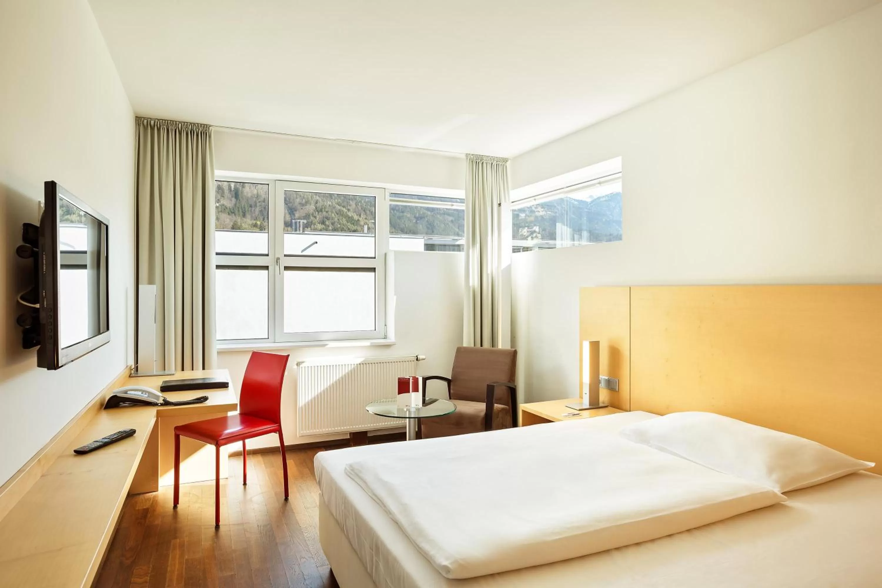 Photo of the whole room, Bed in Austria Trend Hotel Congress Innsbruck