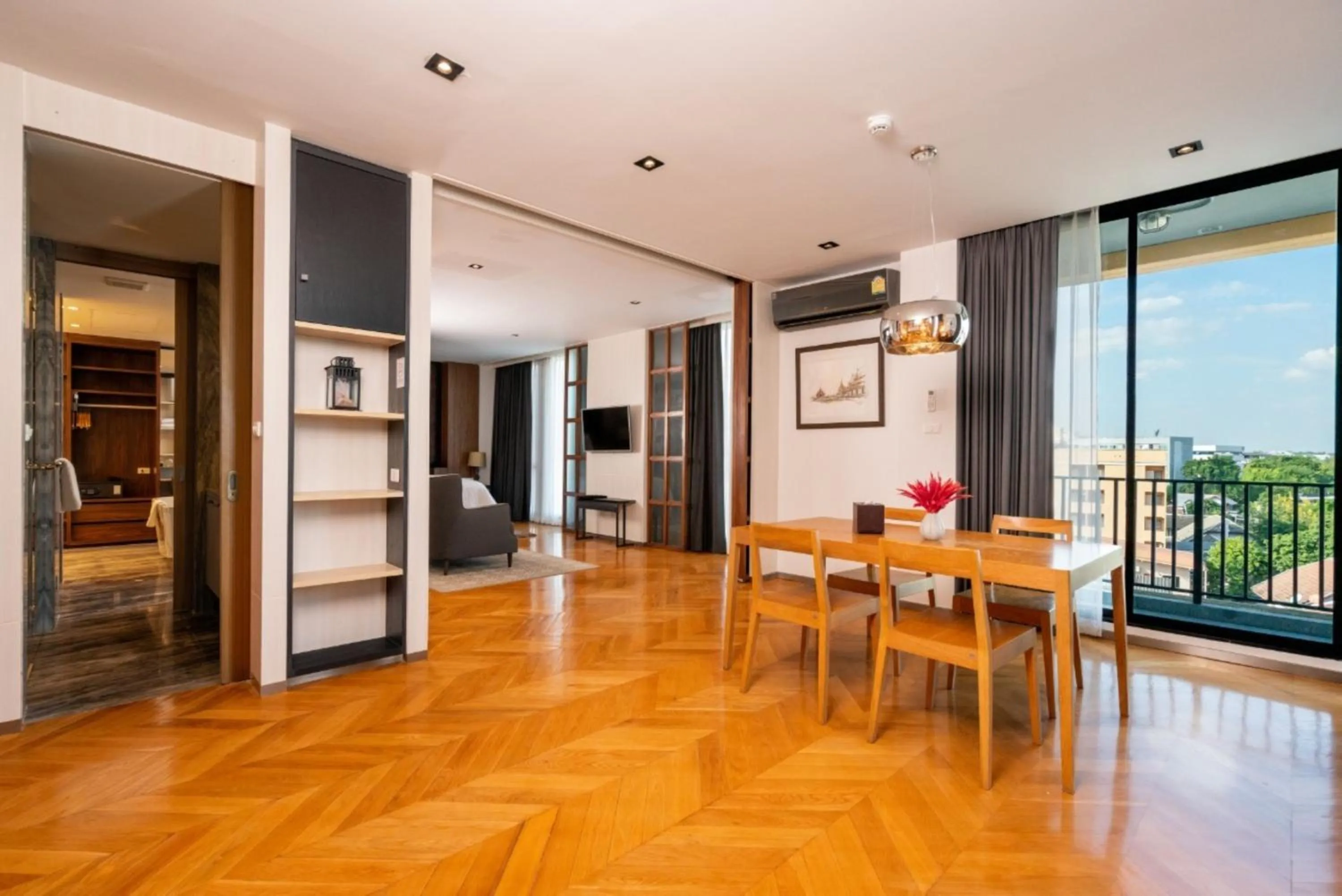 TV and multimedia in Sanae' Hotel Nimman