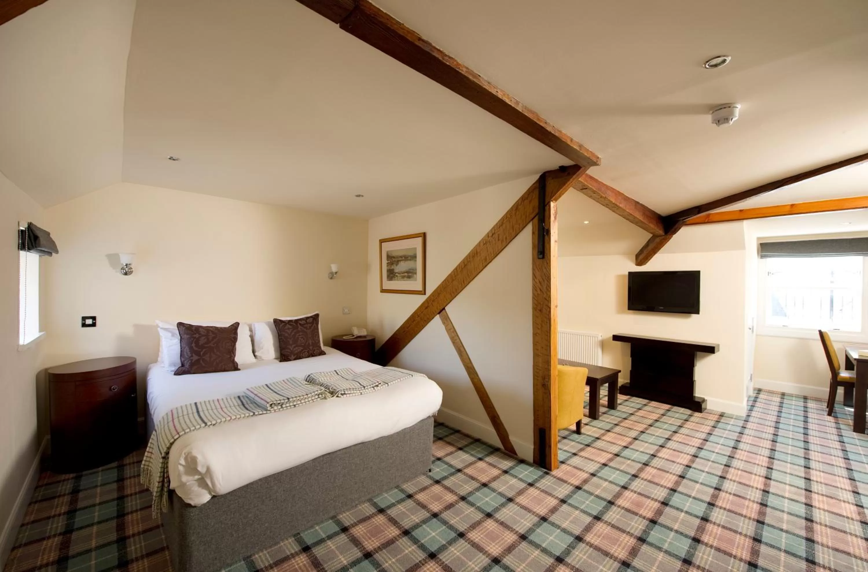 Bed in The Royal George Hotel