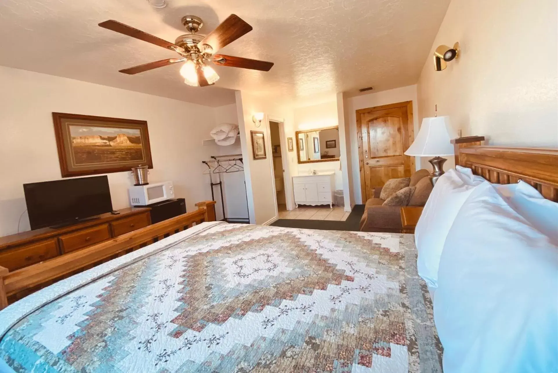 Deluxe Double Room in THE SNUGGLE INN Deluxe Double Room in THE SNUGGLE INN