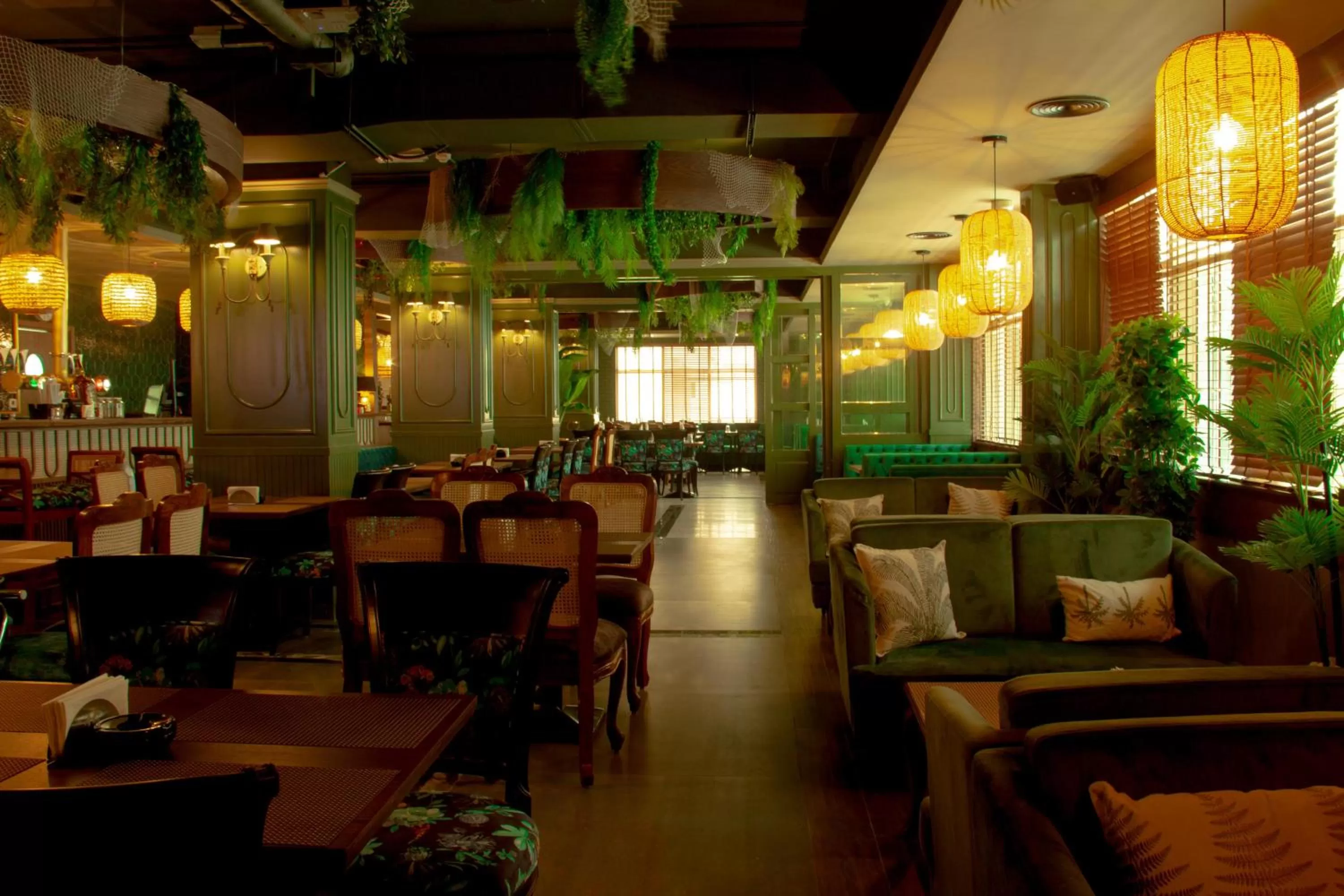 Restaurant/places to eat in President Hotel