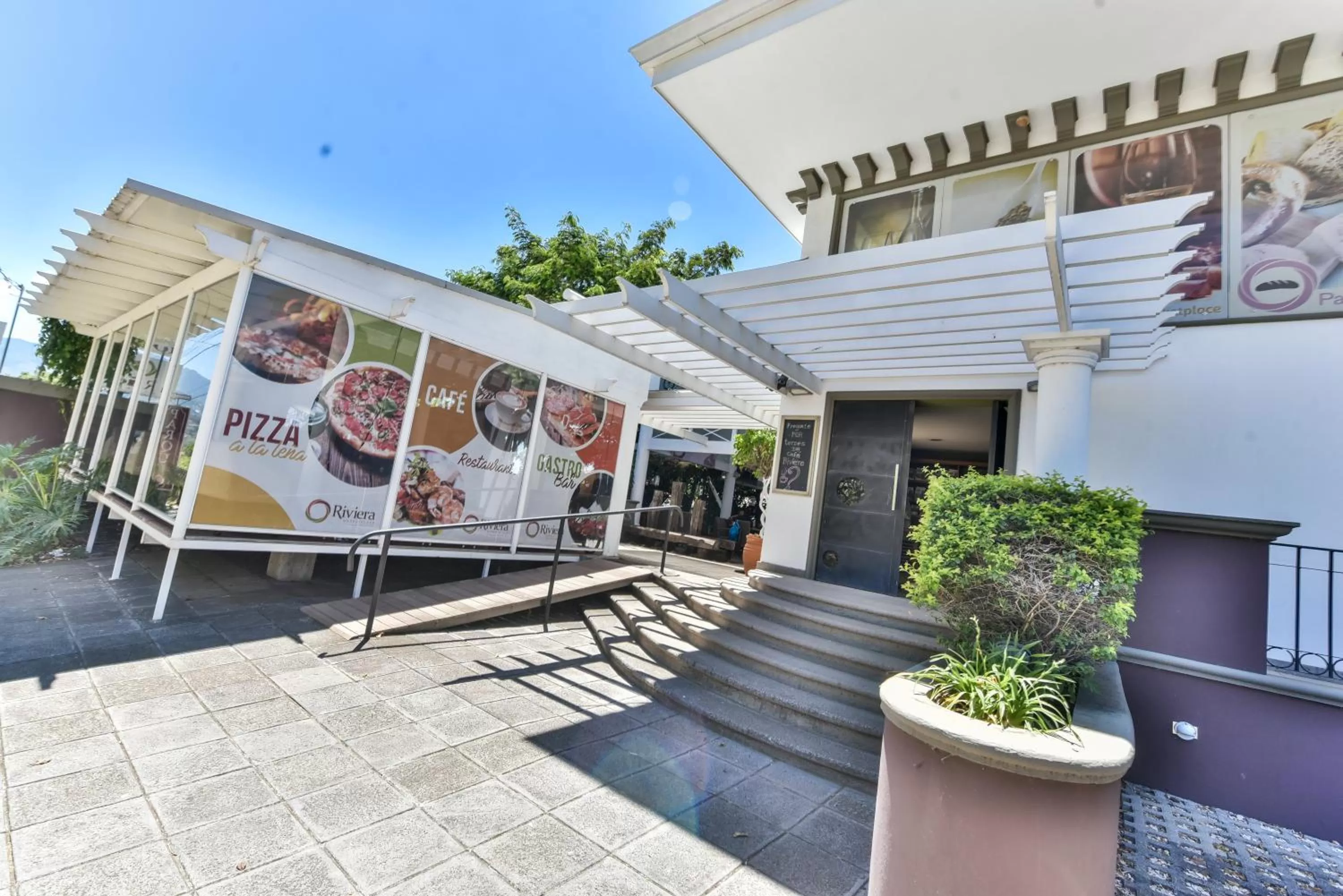 Facade/entrance in La Riviera Hotel