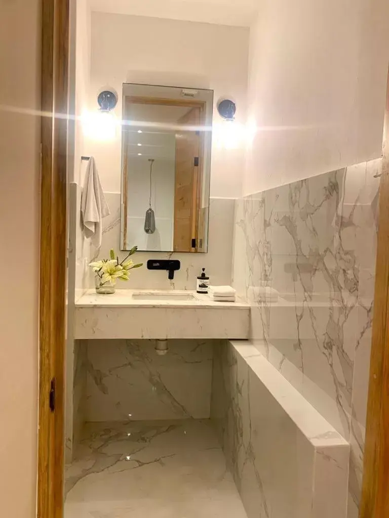 Twin Room in Hotel Atia Twin Room in Hotel Atia