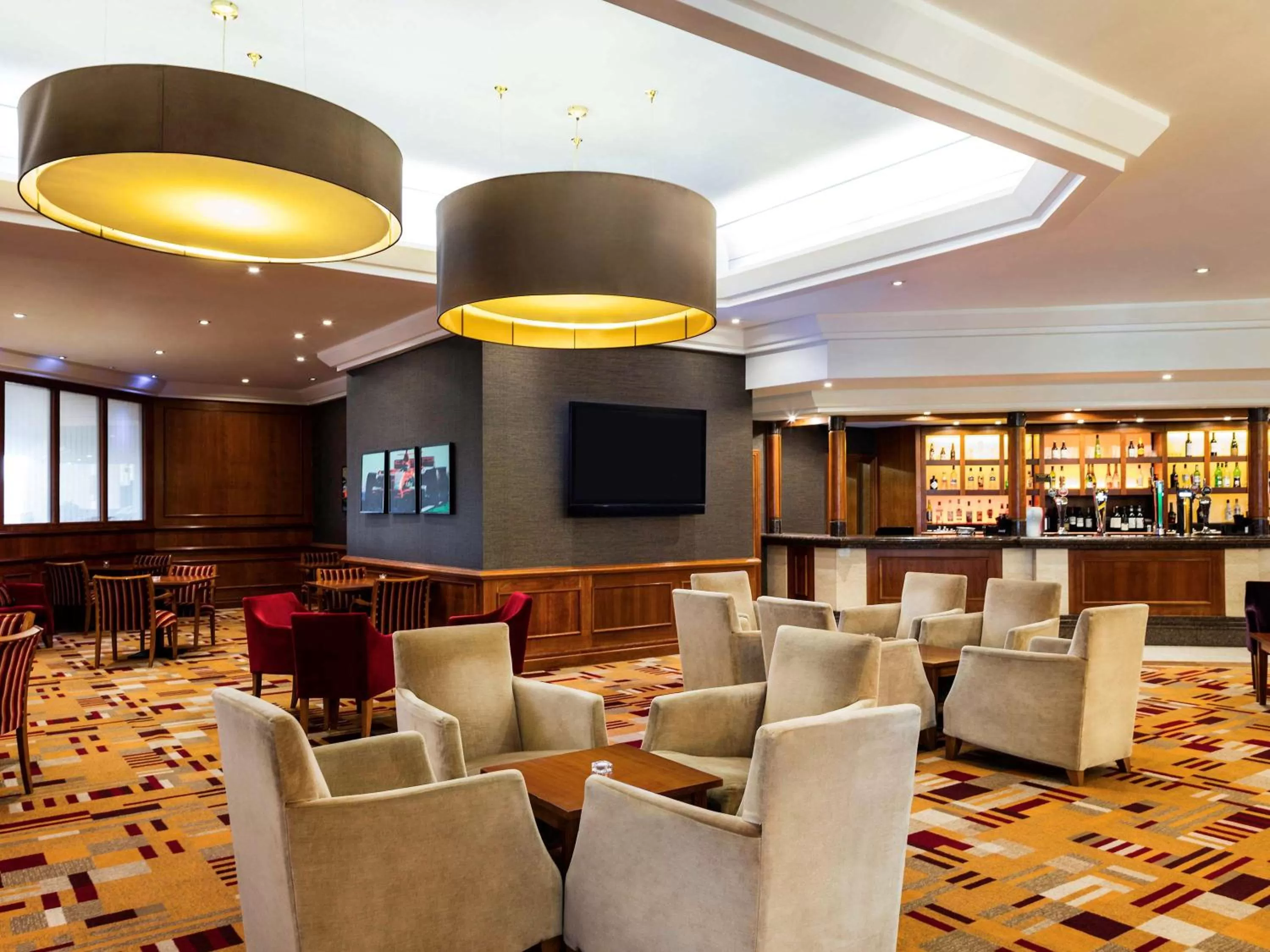 Lounge or bar in Mercure Daventry Court Hotel