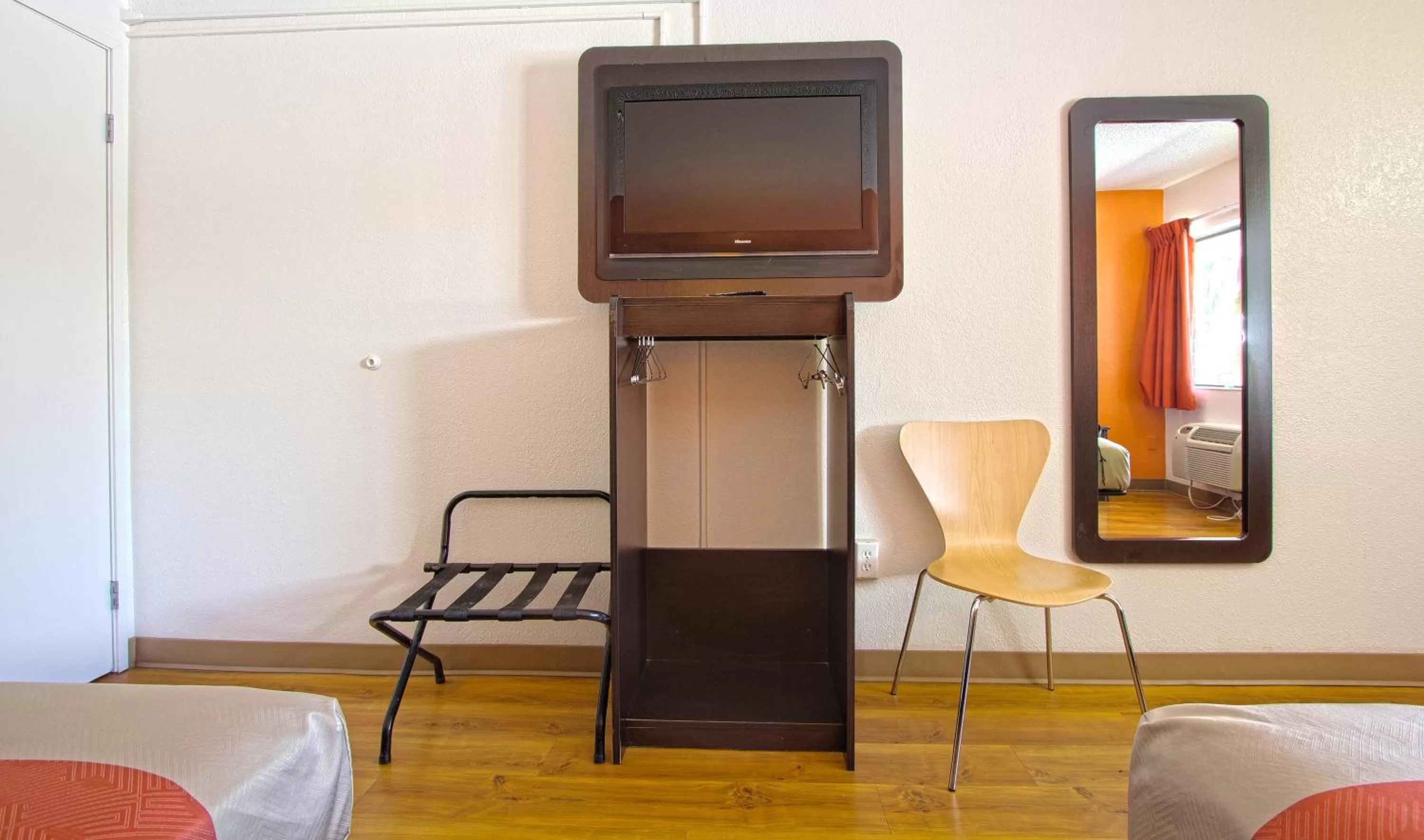 TV and multimedia in Motel 6-Piscataway, NJ