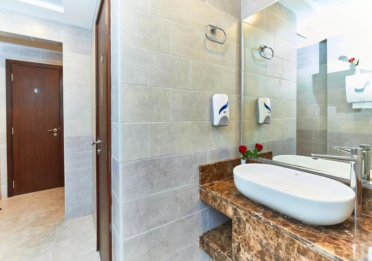 Toilet in Rose Plaza Hotel Al Barsha