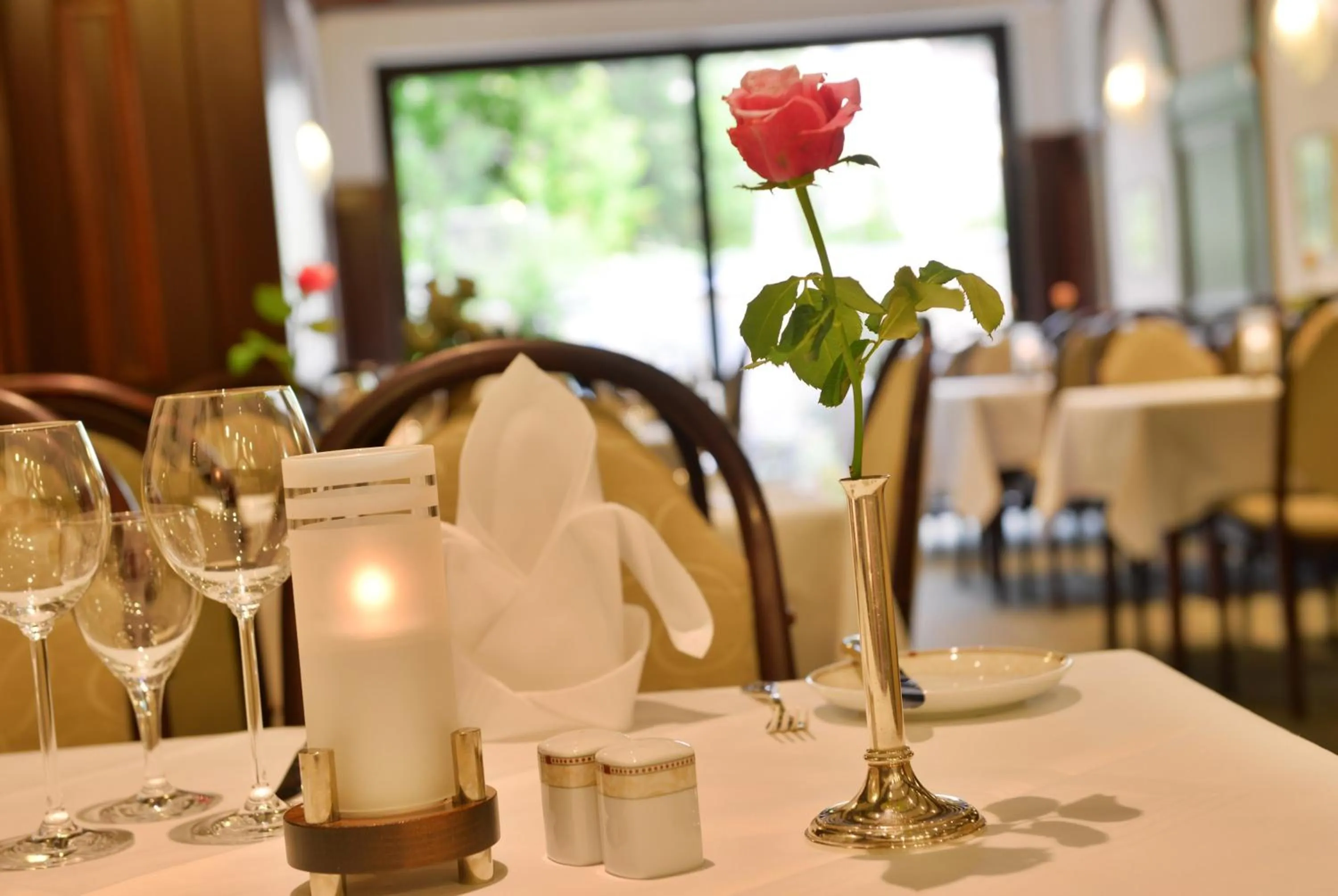 Restaurant/places to eat in Hotel Imperial