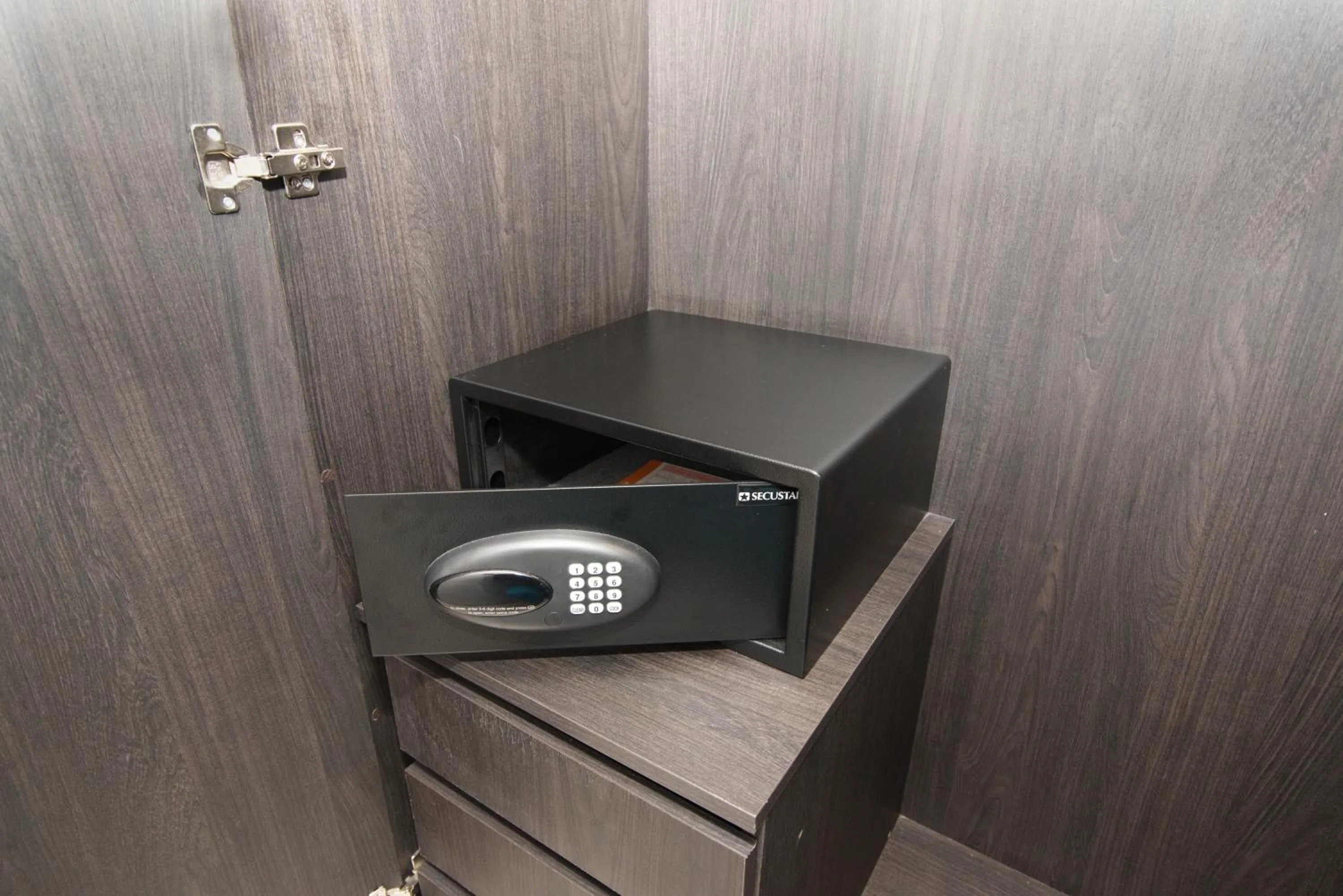 safe in International Atene hotel