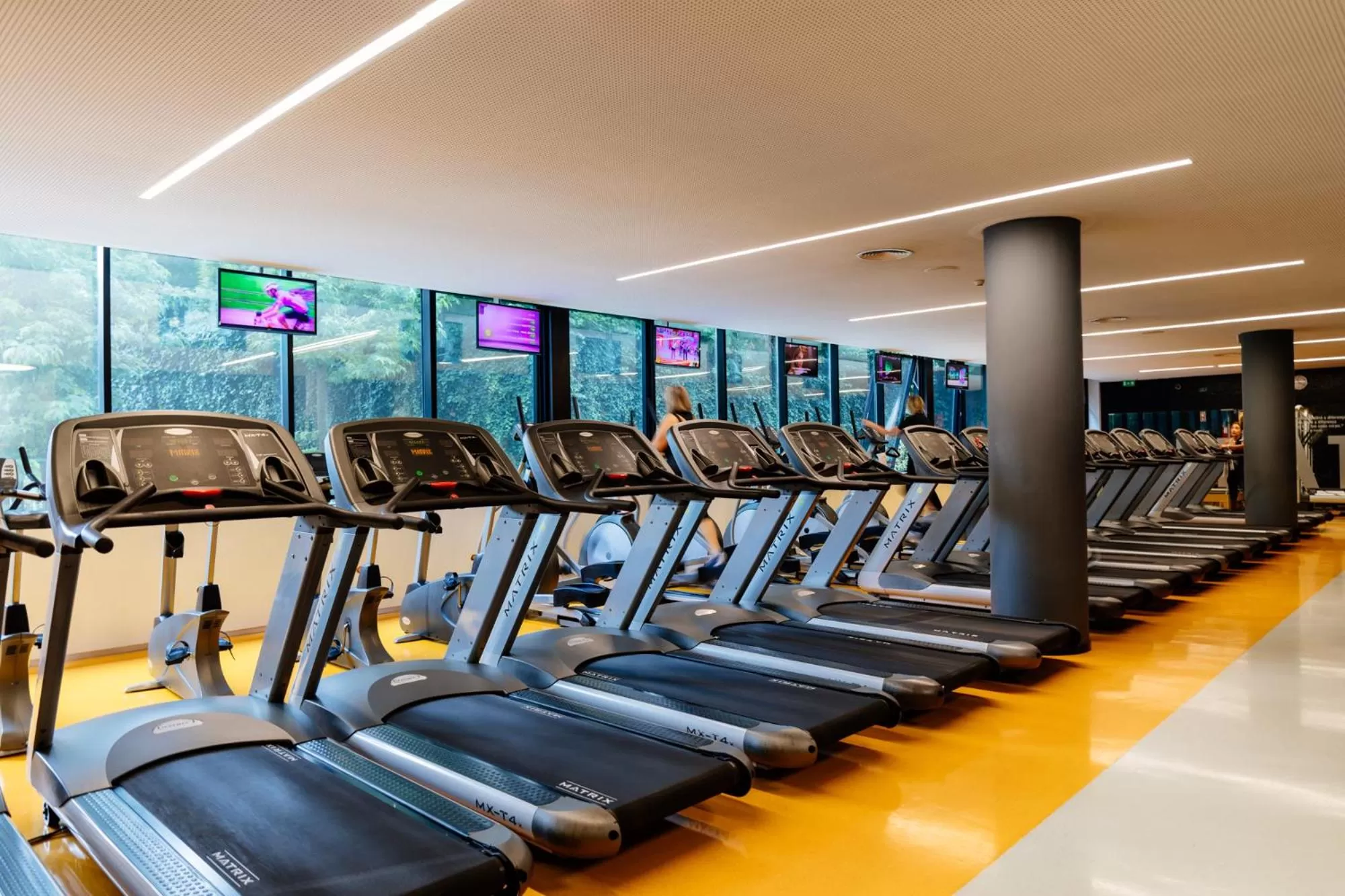 Fitness centre/facilities in Axis Viana Business & SPA Hotel