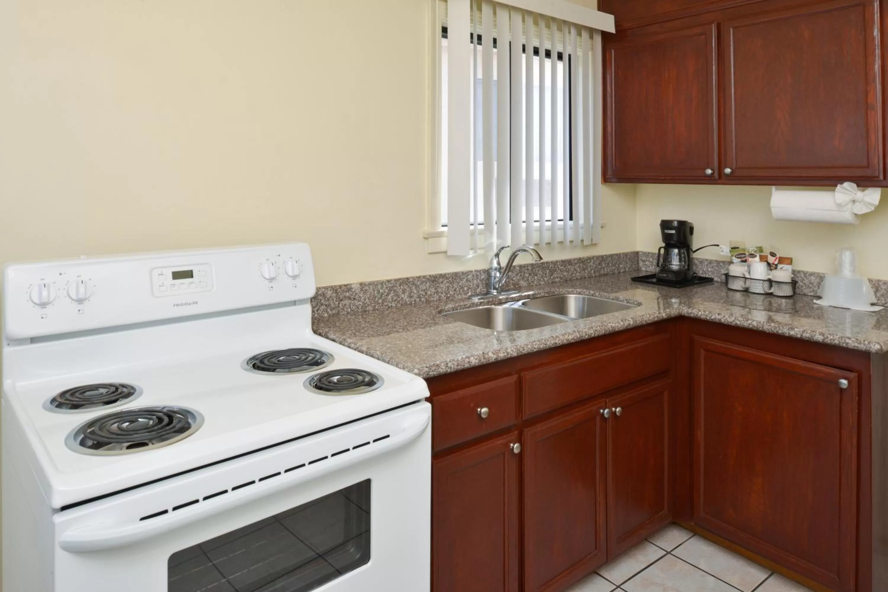 Kitchen or kitchenette in Edgewater Inn and Suites