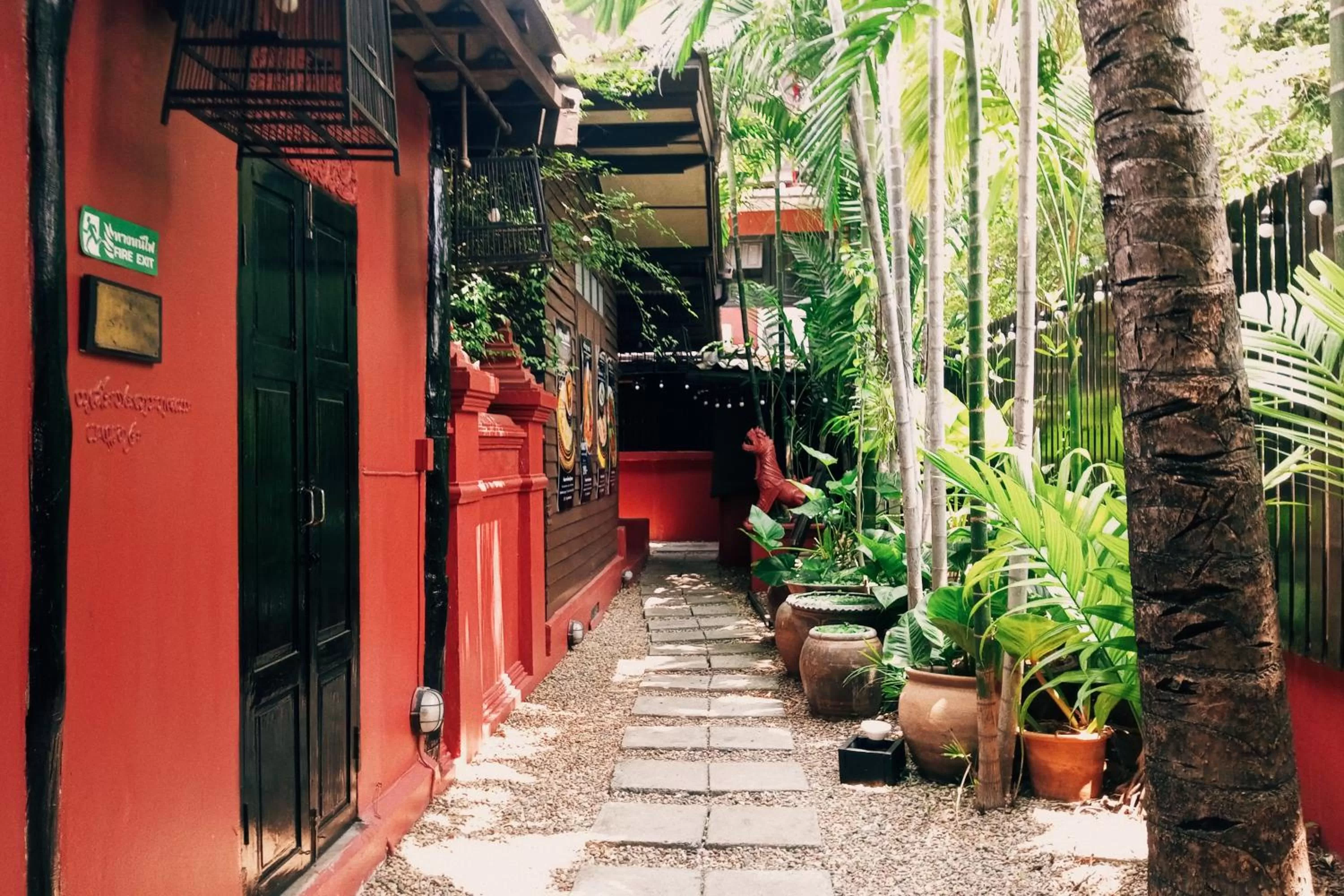 Tri Yaan Na Ros Colonial House