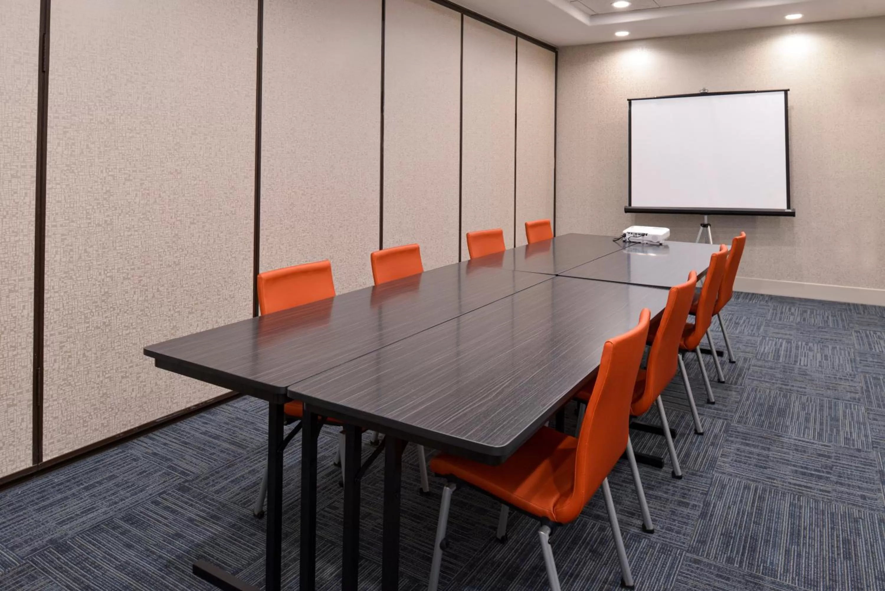 Meeting/conference room in Holiday Inn Express & Suites Pueblo by IHG