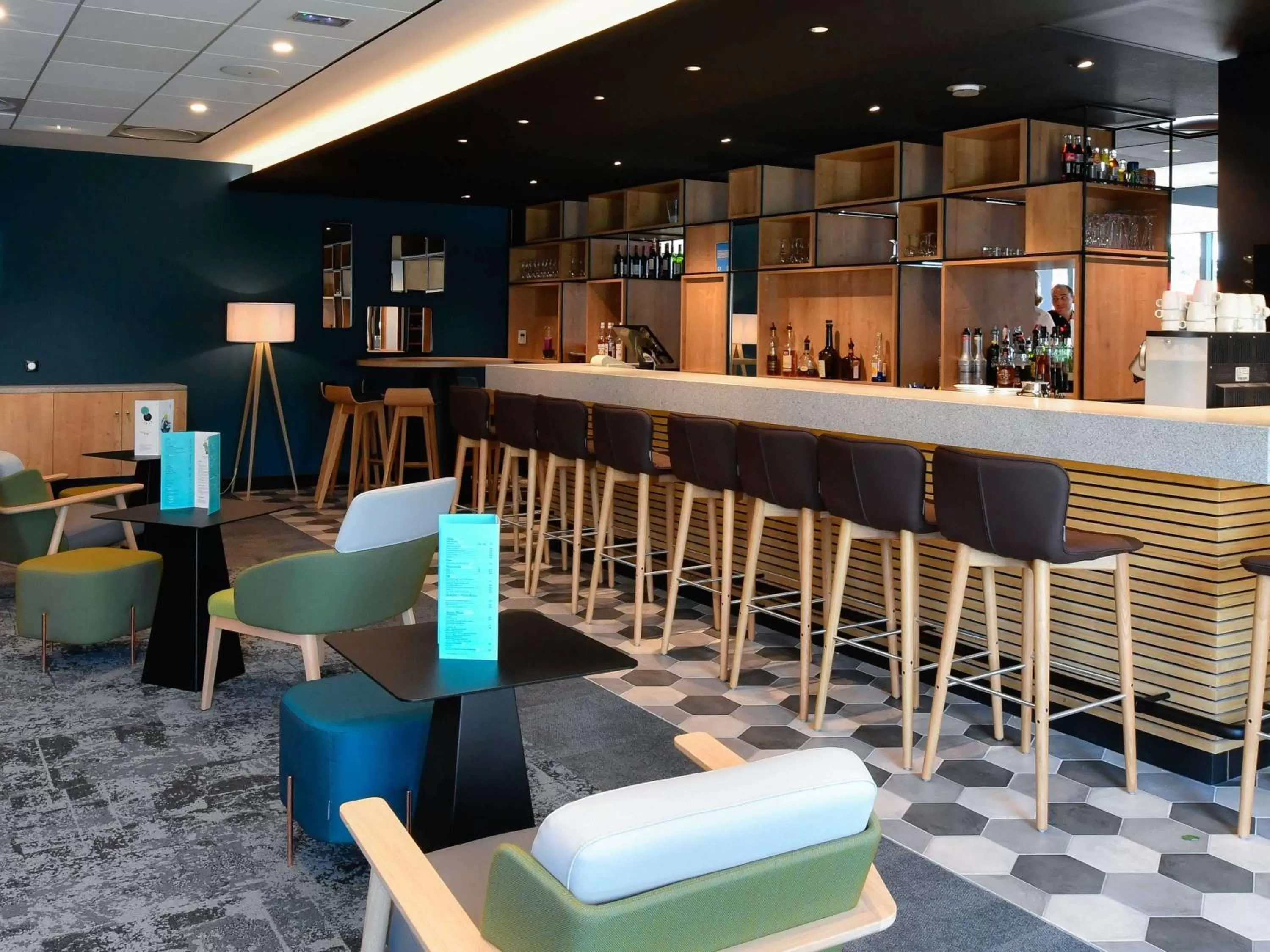 Lounge or bar in Novotel Caen Côte de Nacre