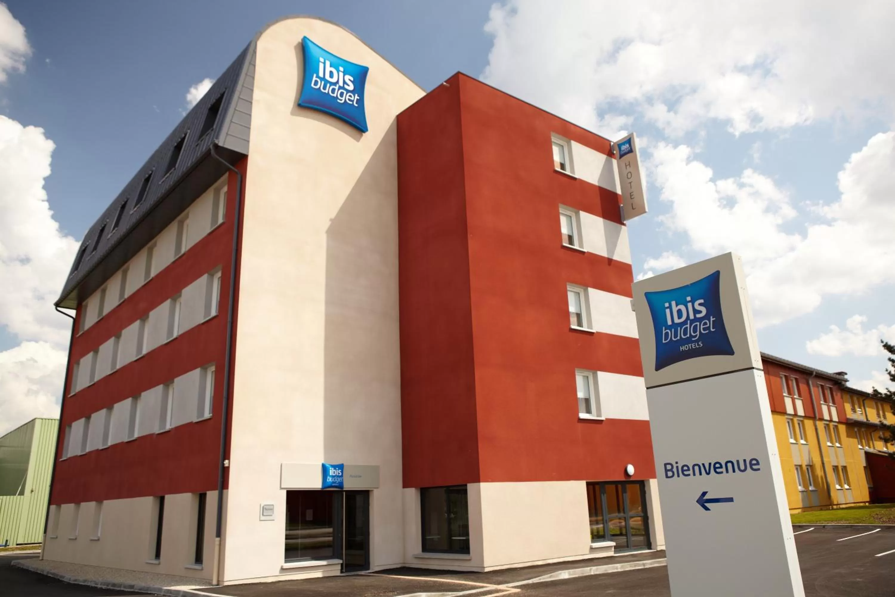Facade/entrance in ibis budget Pontarlier