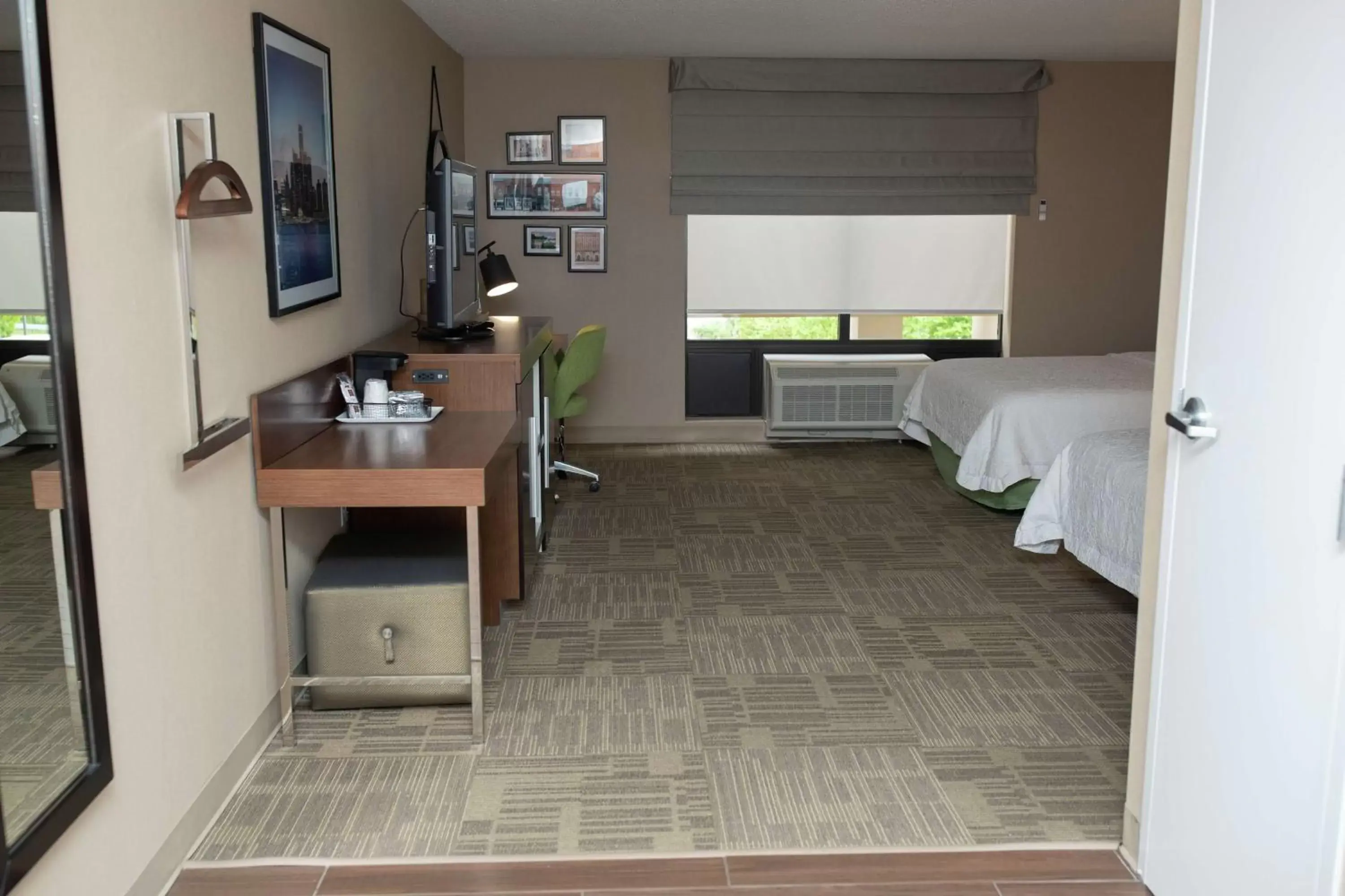 Queen Room with Two Queen Beds - Hearing Accessible/Non-Smoking in Hampton Inn Commerce/Novi Queen Room with Two Queen Beds - Hearing Accessible/Non-Smoking in Hampton Inn Commerce/Novi