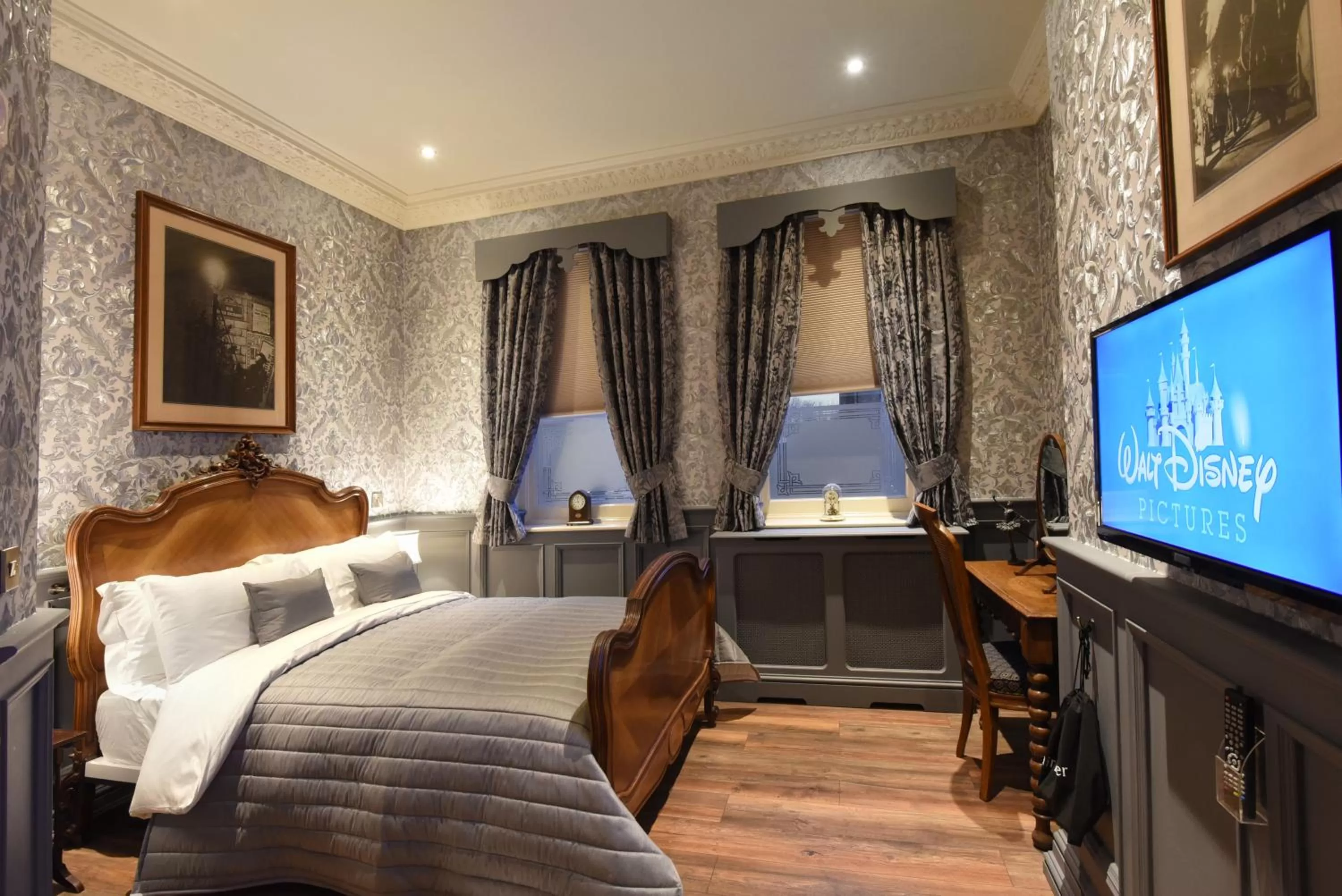 Bed in The Aston Tavern