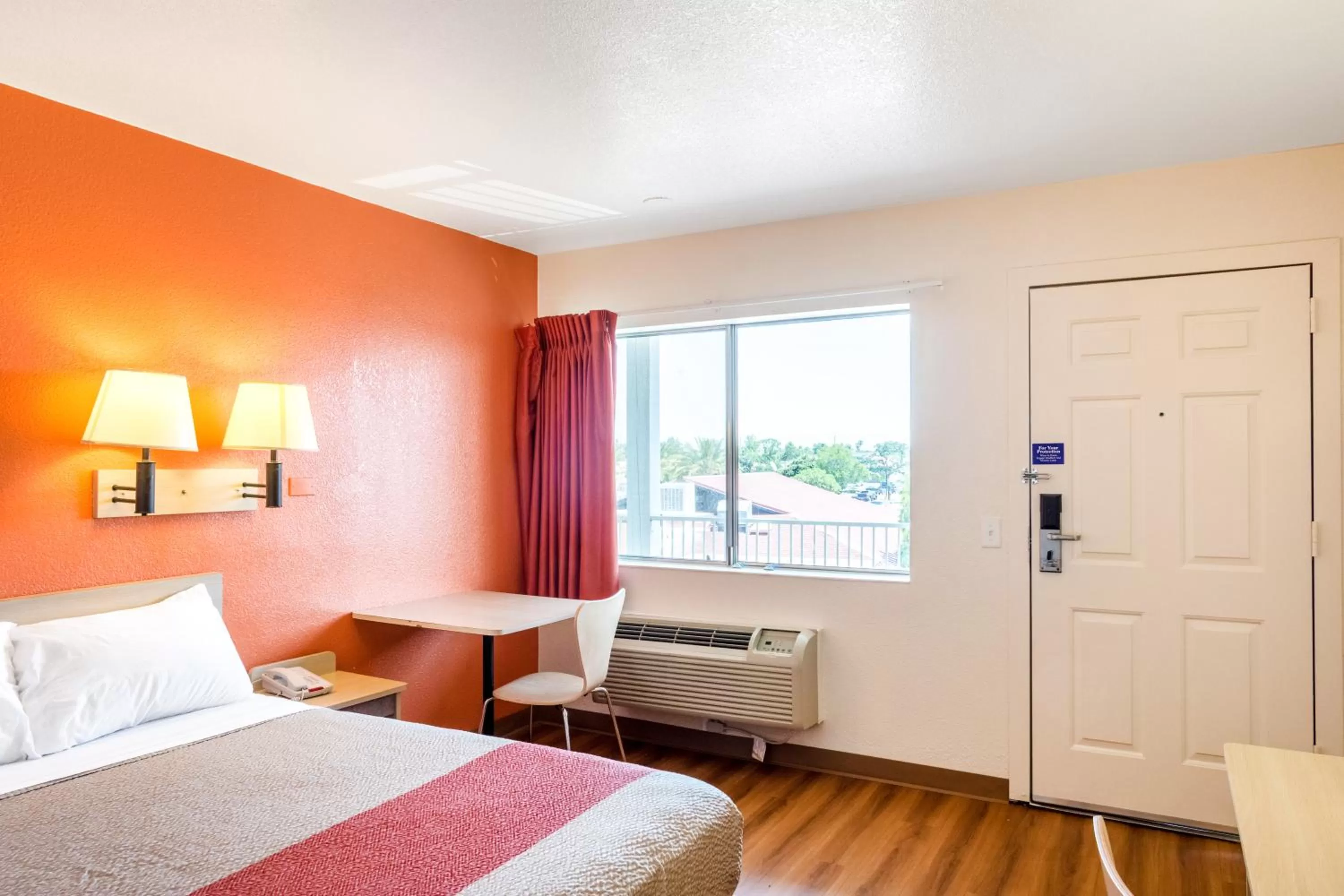 Bedroom, Bed in Motel 6-Redding, CA - Central