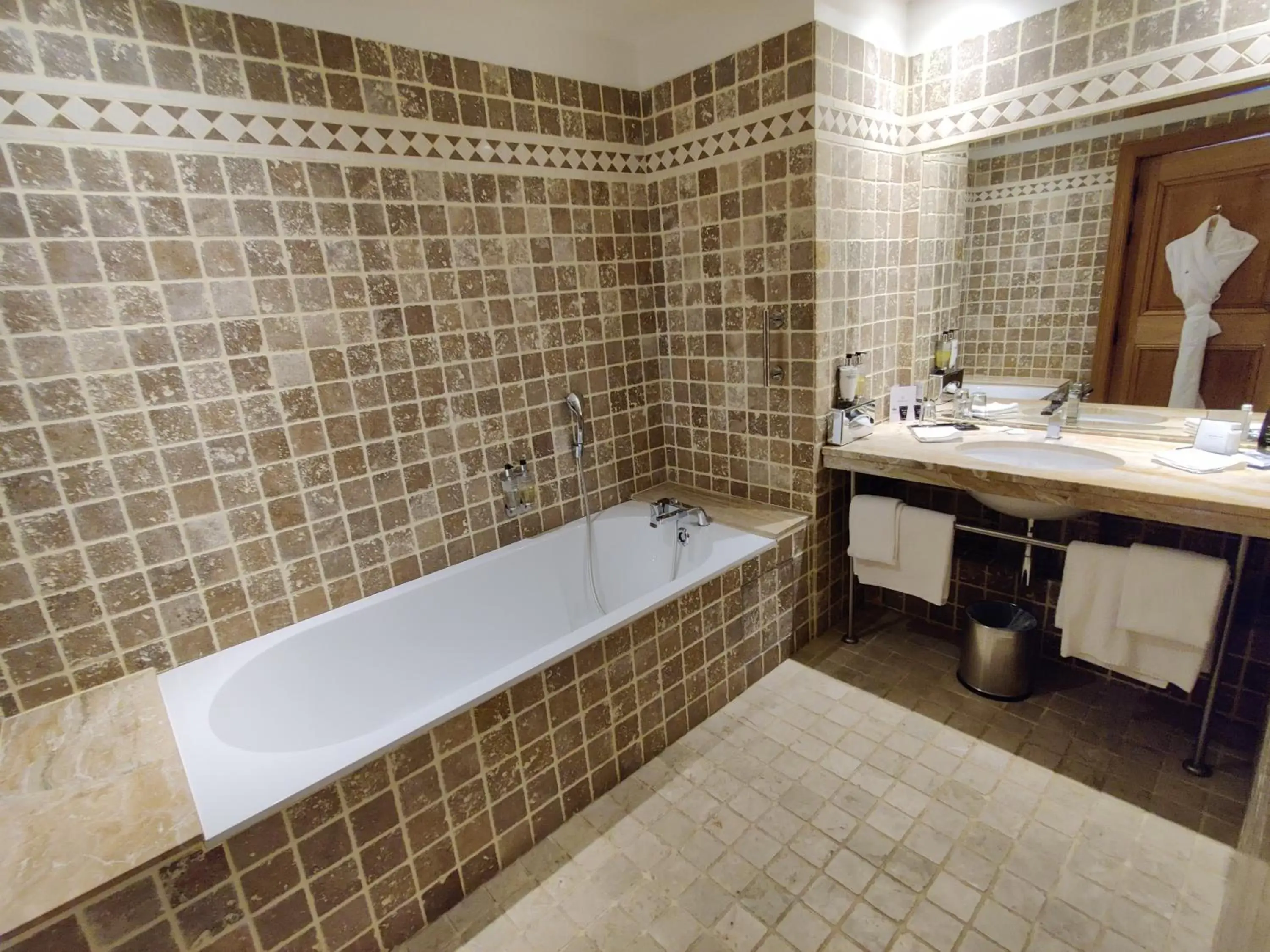 TRADITION, Guest room, 1 King, Limited View in Hôtel de Bourgtheroulde, Autograph Collection TRADITION, Guest room, 1 King, Limited View in Hôtel de Bourgtheroulde, Autograph Collection