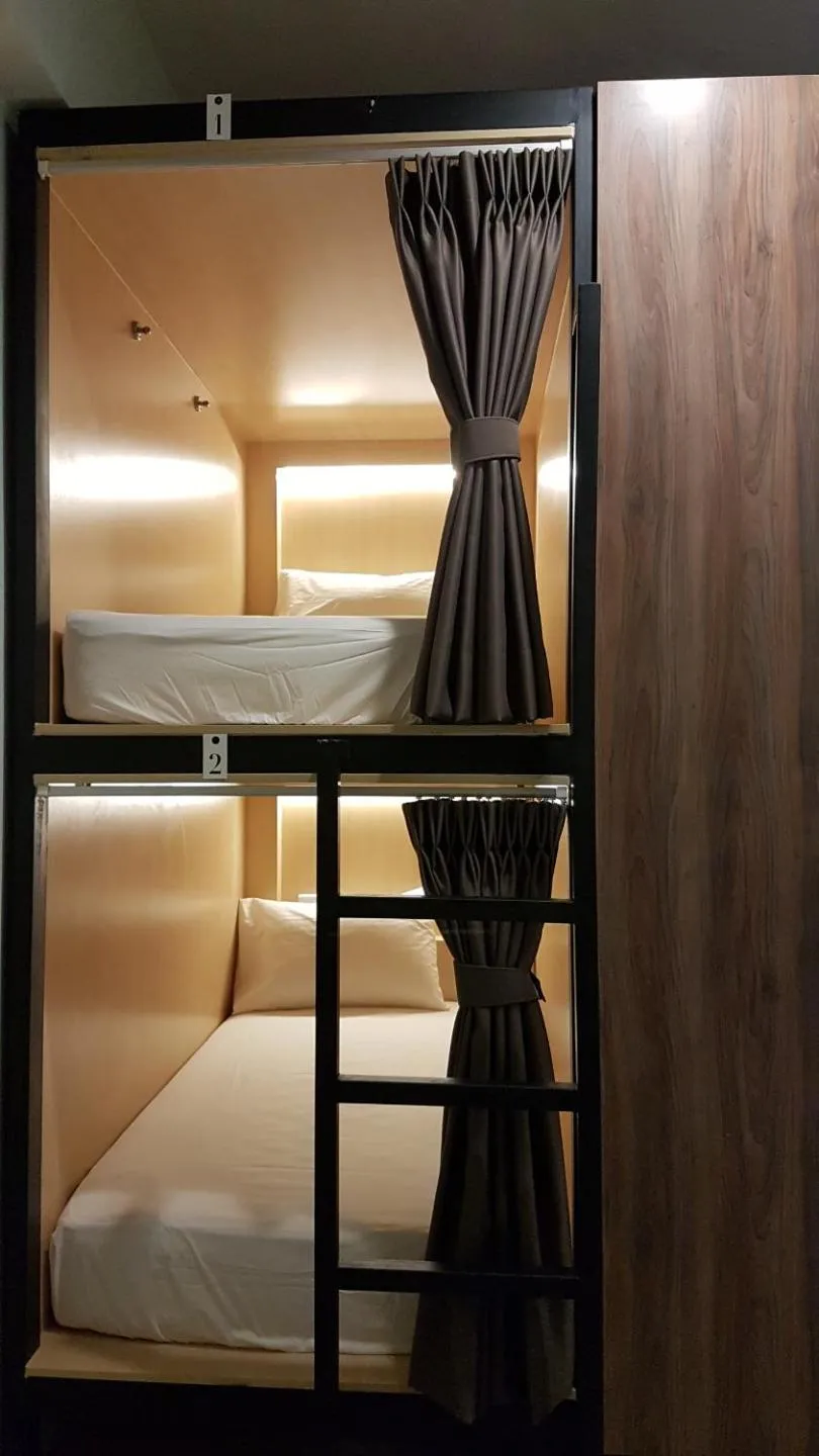 Bedroom, Bed in Hotel 1000 Miles