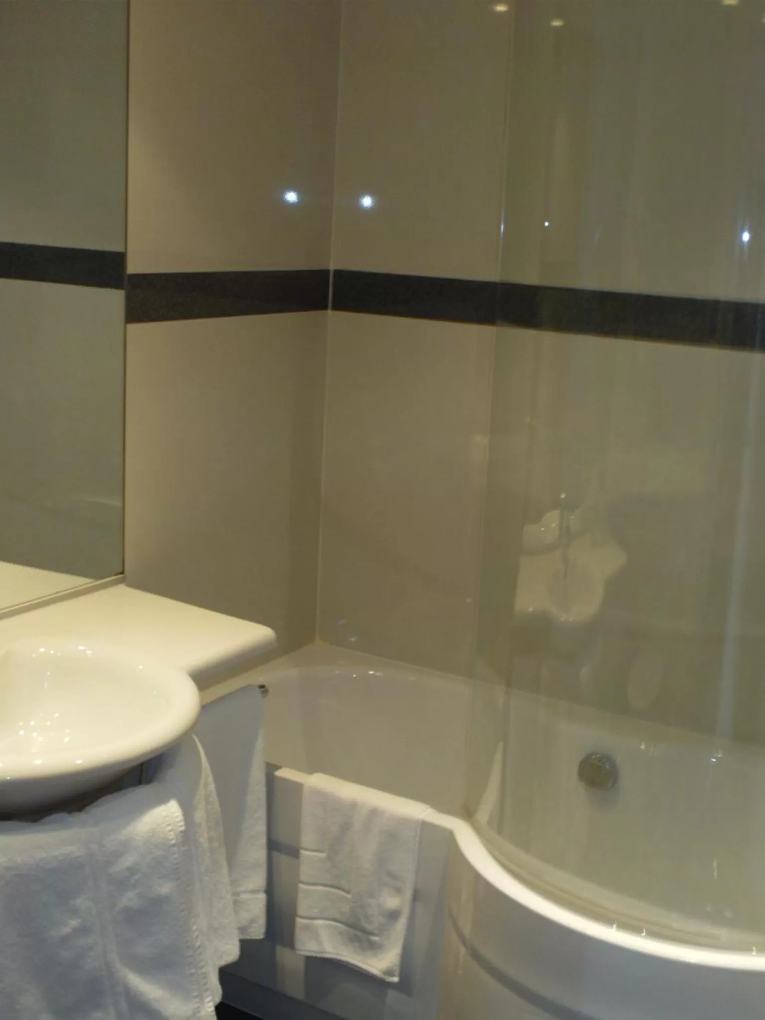 Bathroom in Hotel de Champagne