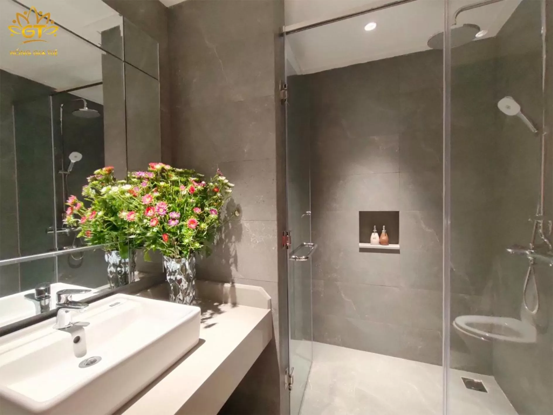 Hồng Gia Tuệ Lake View