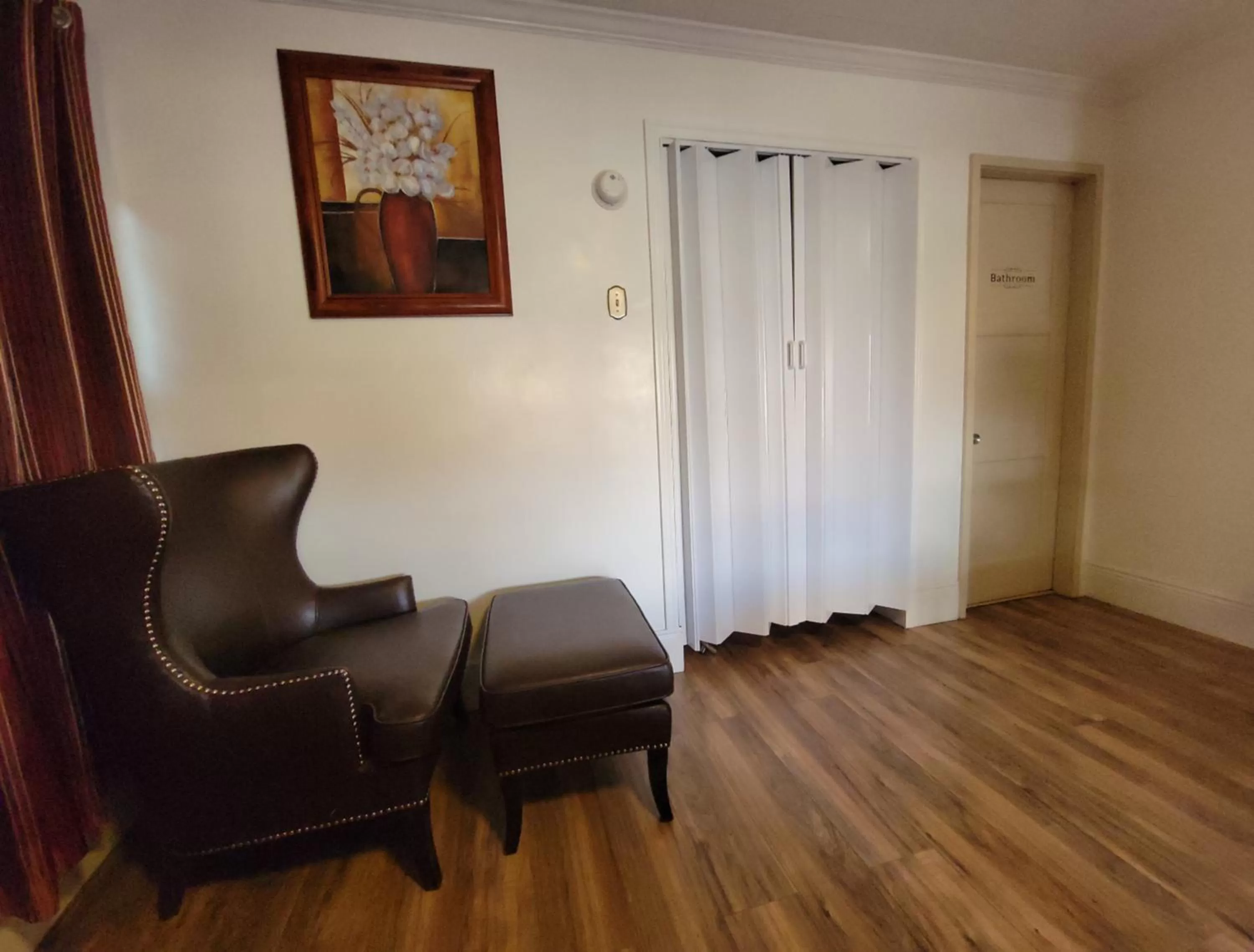 Seating area in Mountain Star Inn